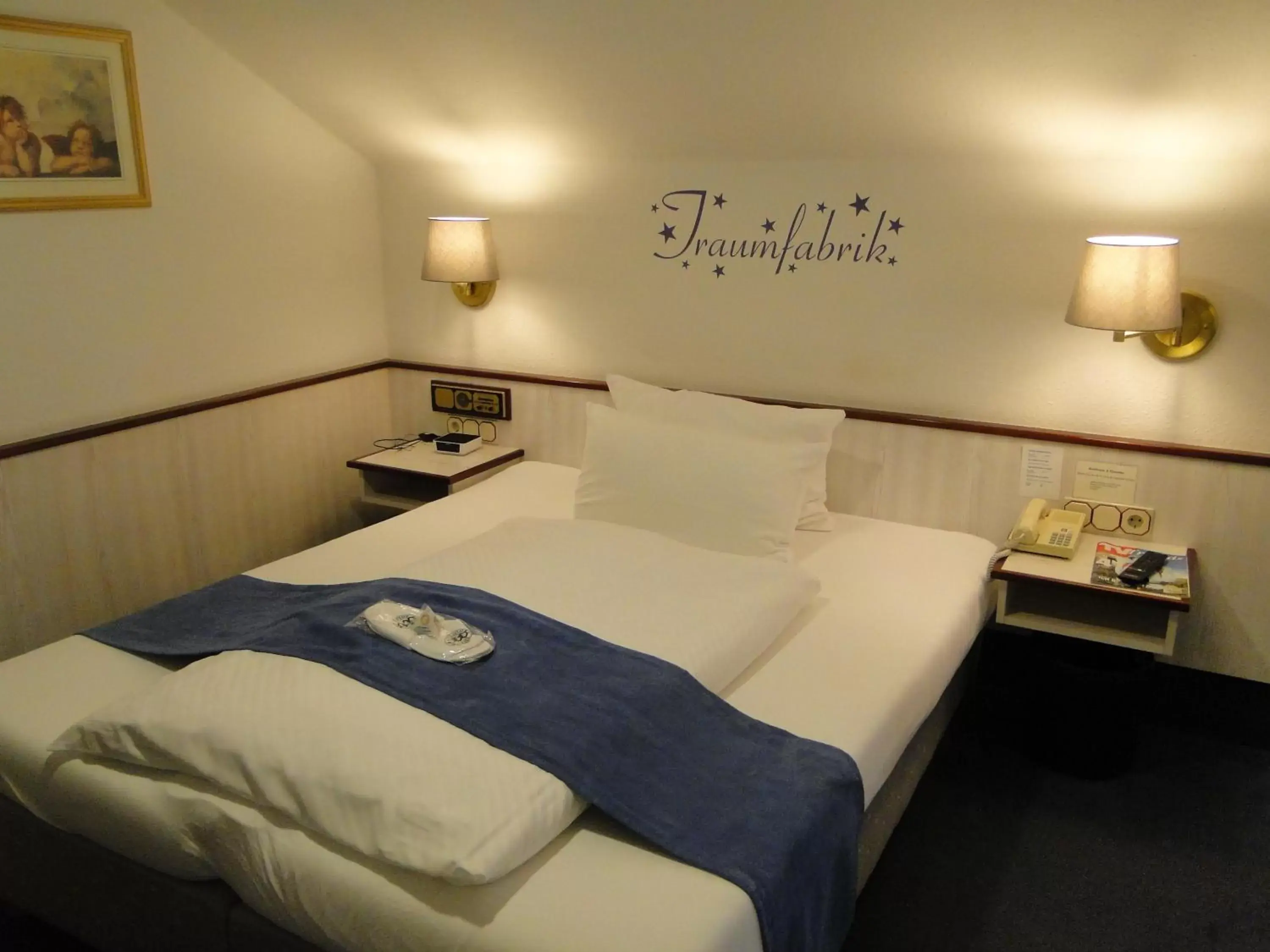 Photo of the whole room, Bed in Stadthotel Geis