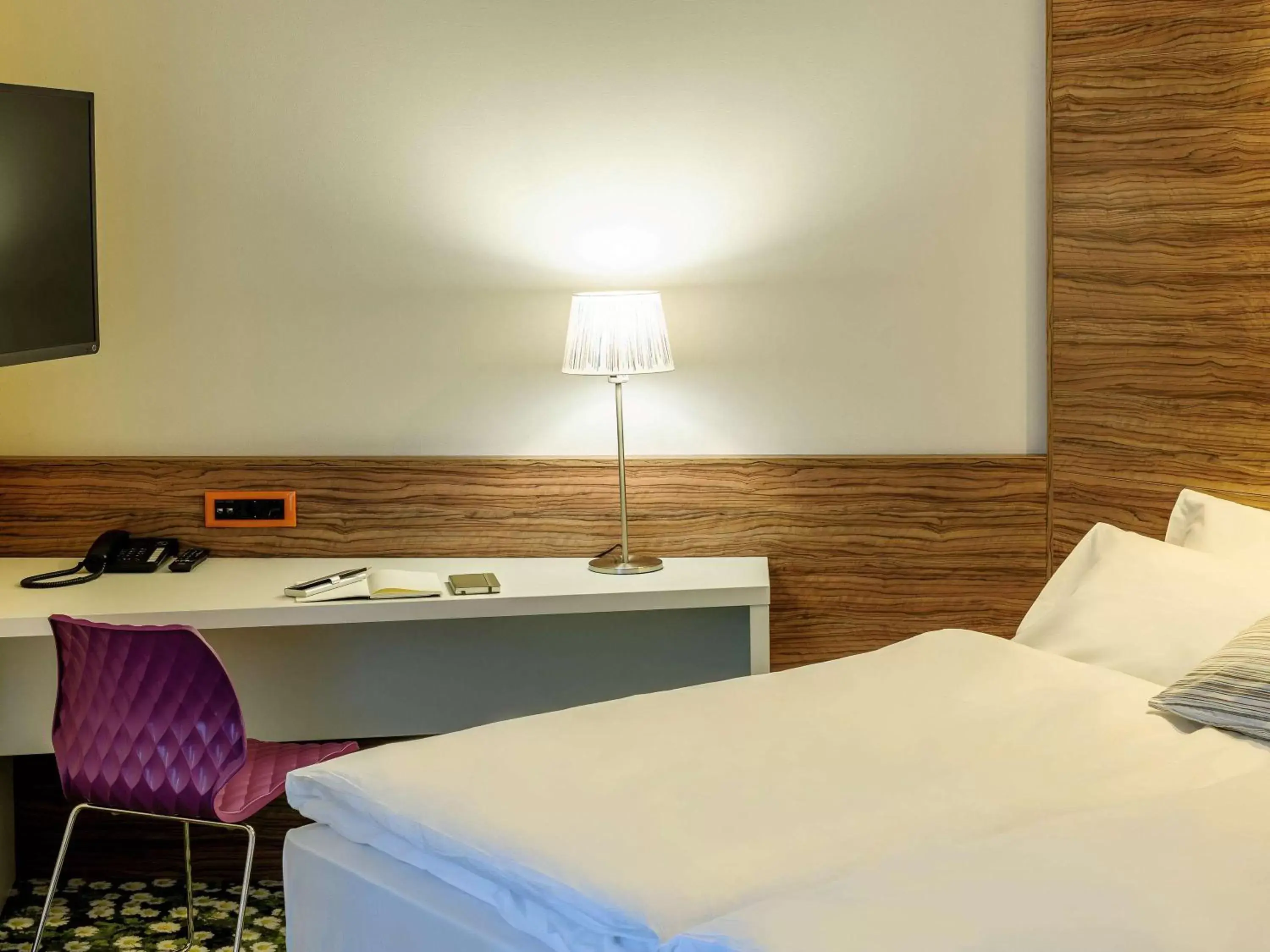 Photo of the whole room, Bed in Ibis Styles Wien City