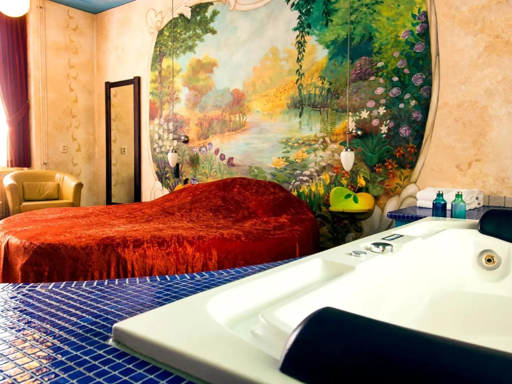 Bed, Bathroom in Hotel de Plataan Delft Centrum