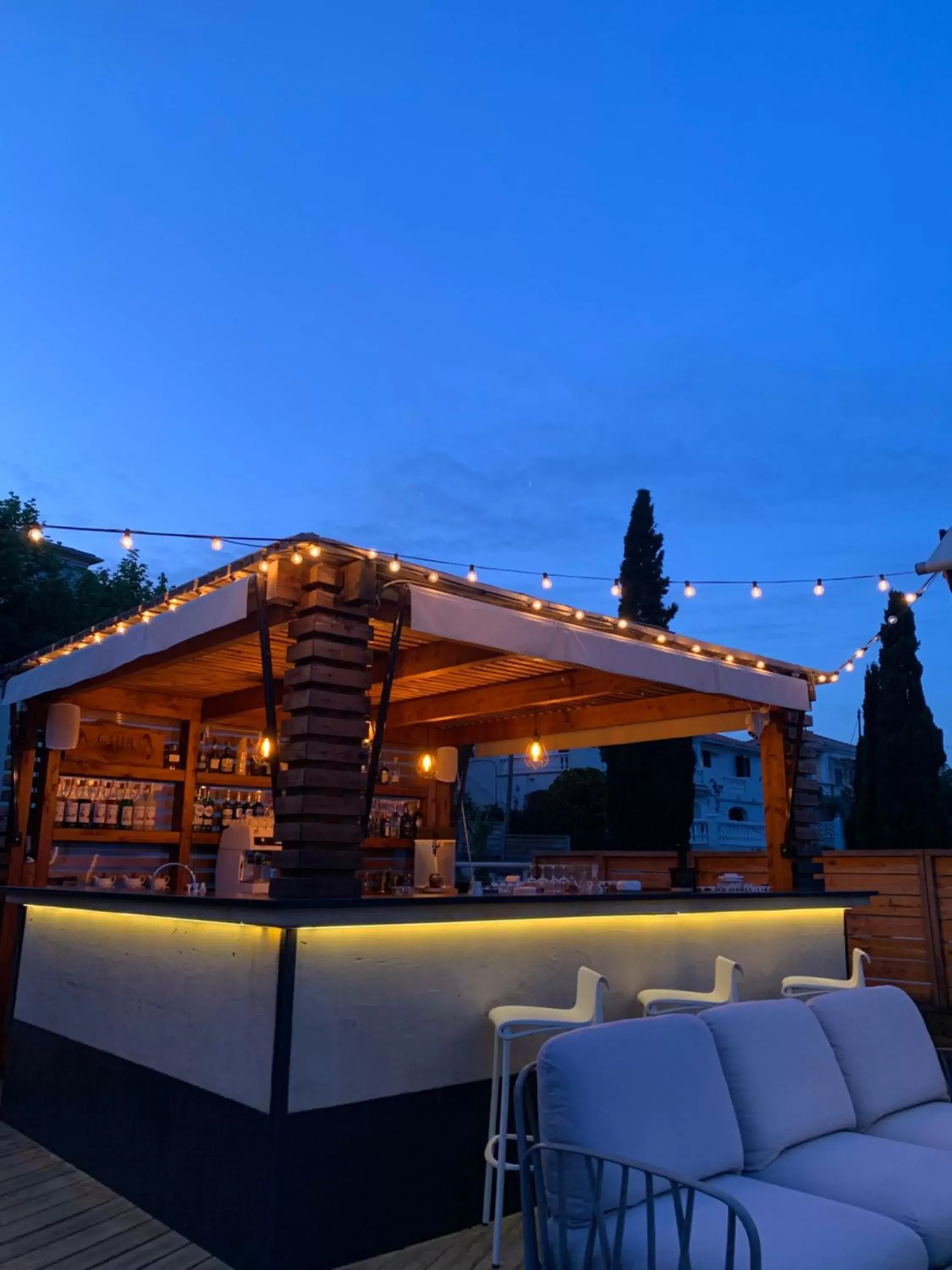 Lounge or bar, Property Building in Hôtel Calavita Rooftop & Spa