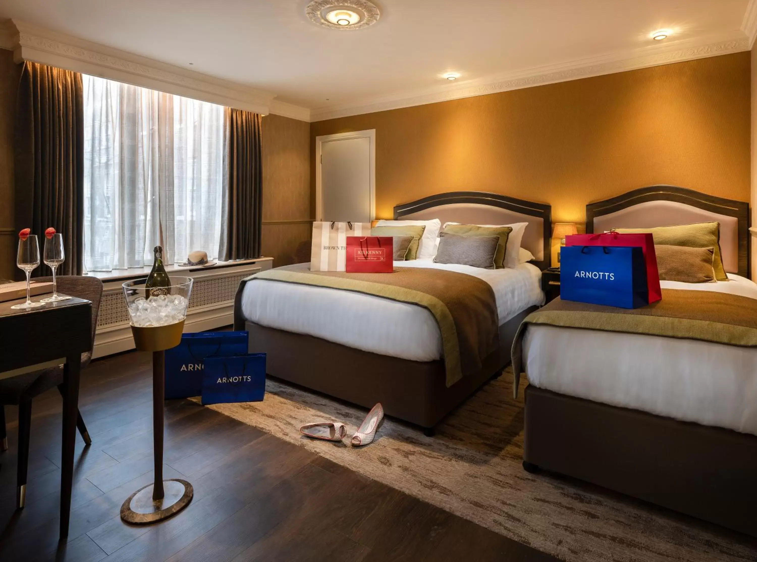 Photo of the whole room, Bed in Cassidys Hotel Photo of the whole room, Bed in Cassidys Hotel