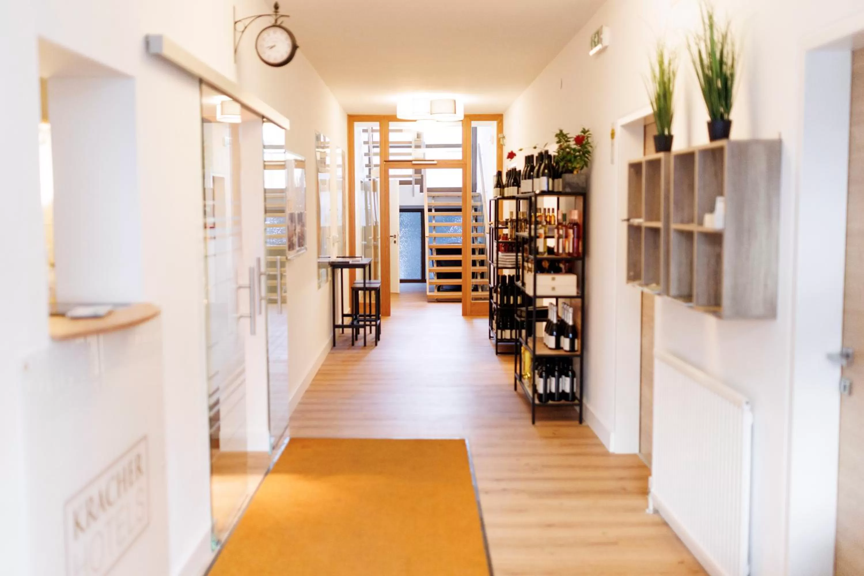 Lobby or reception in Kracher Hotel Doppelzimmer - inklusive Pool