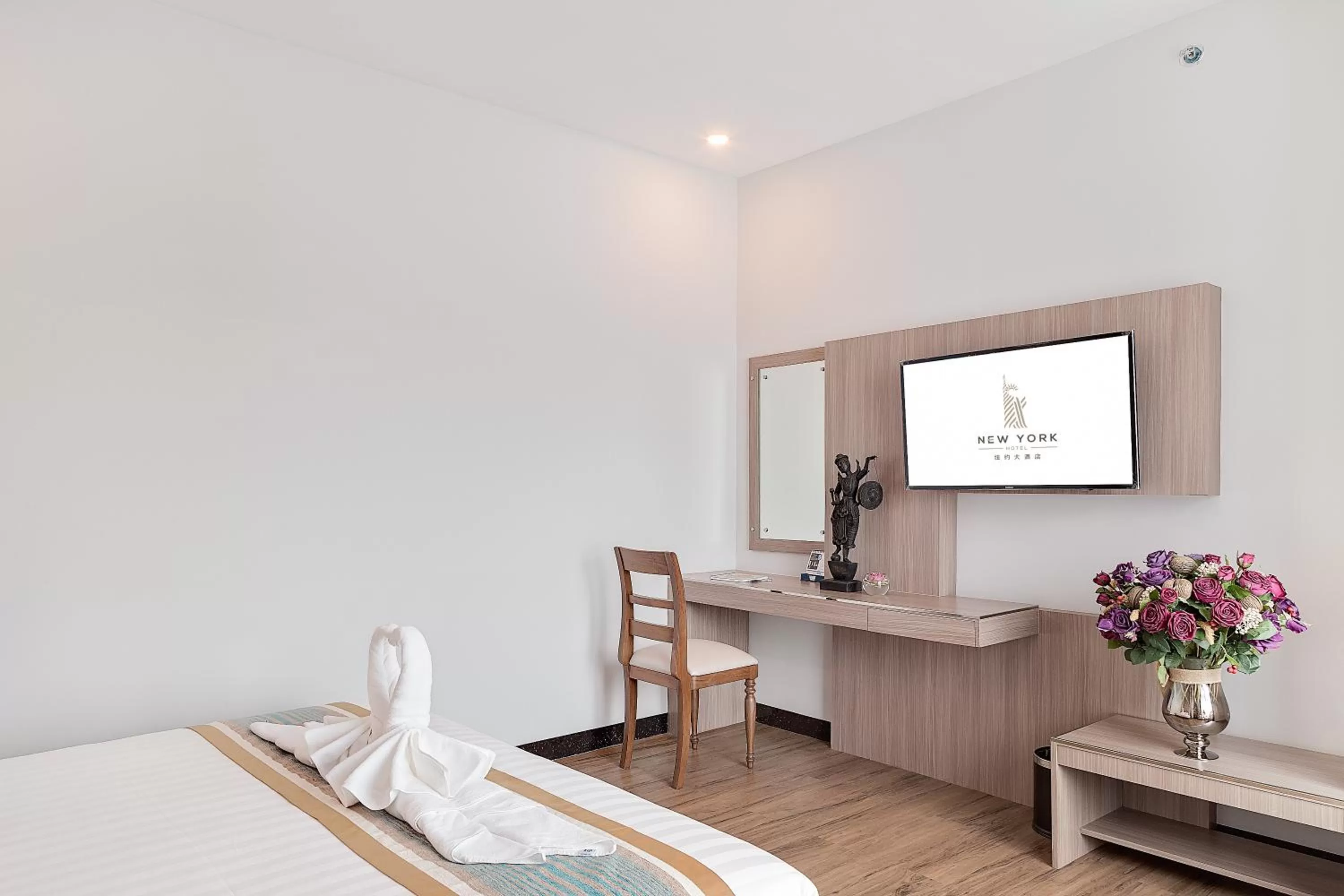 TV and multimedia, Bed in New York Hotel