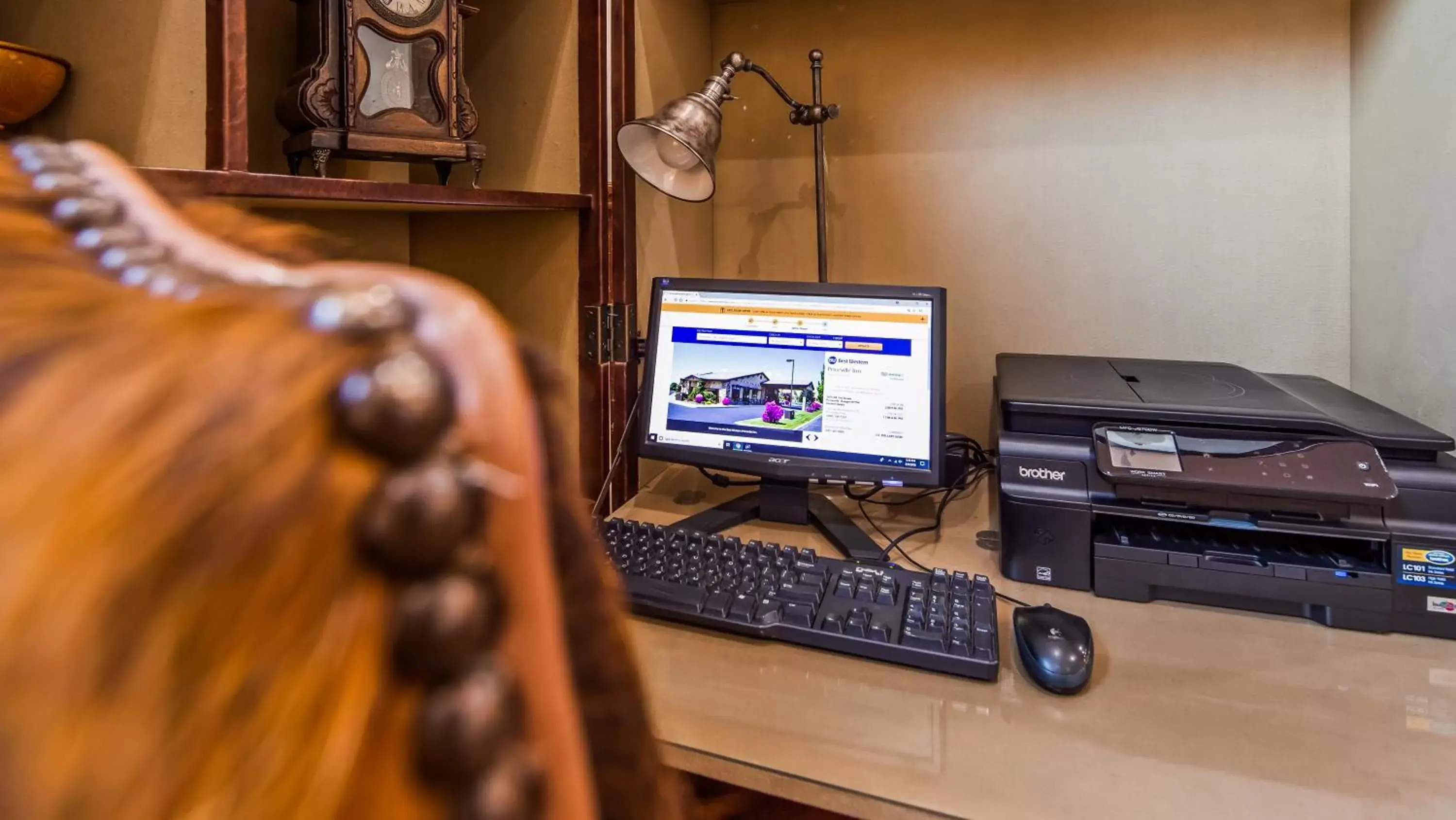 TV/Entertainment Center in Best Western Prineville Inn