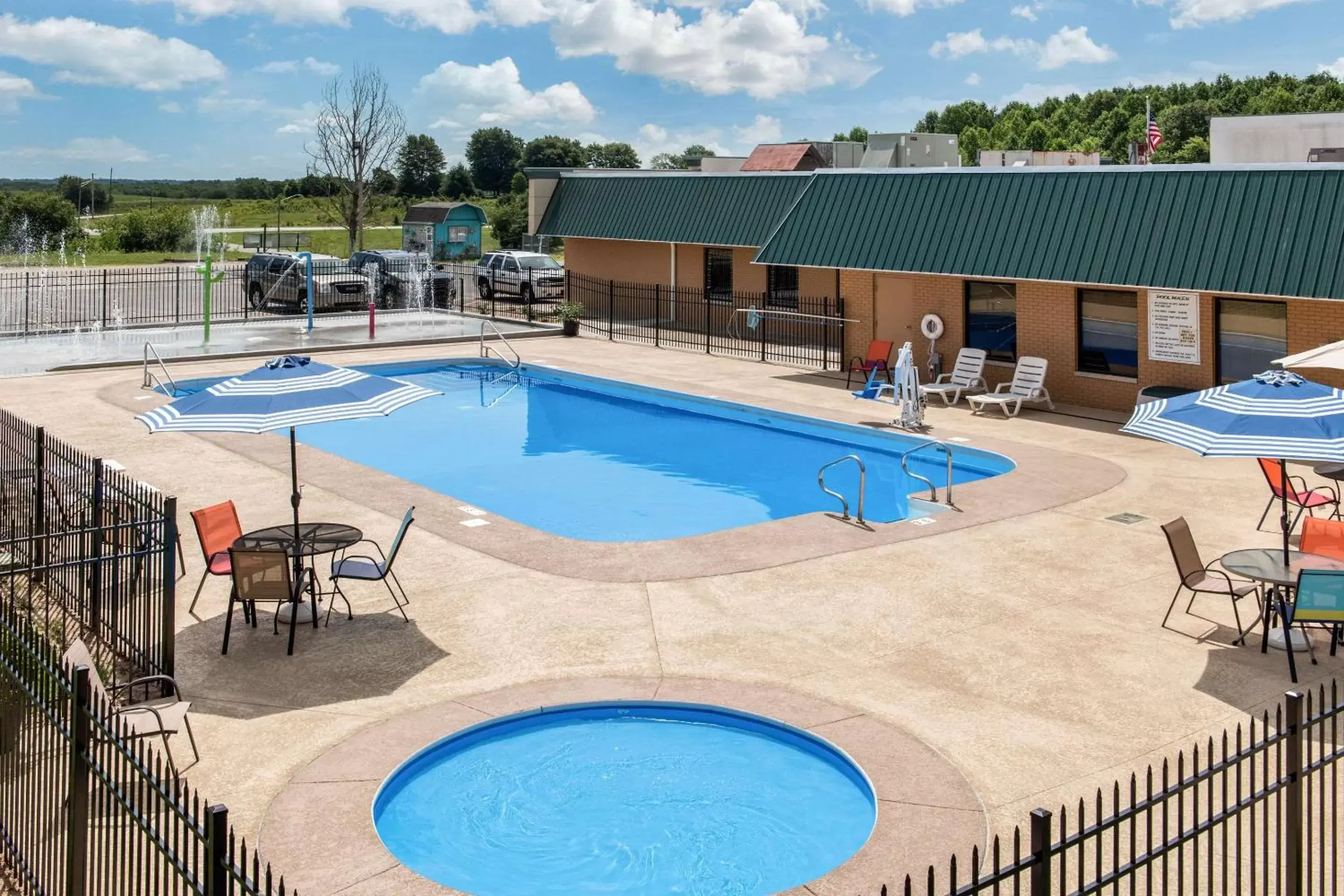 On site, Swimming Pool in Quality Inn Huntingburg