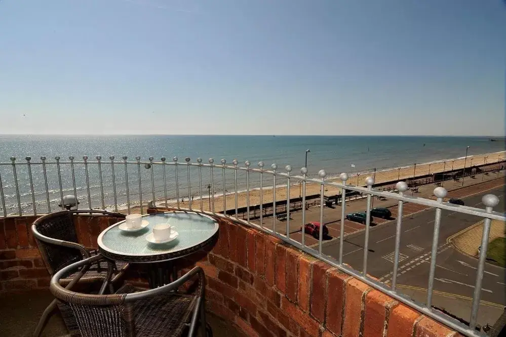 Patio, Balcony/Terrace in Expanse Hotel