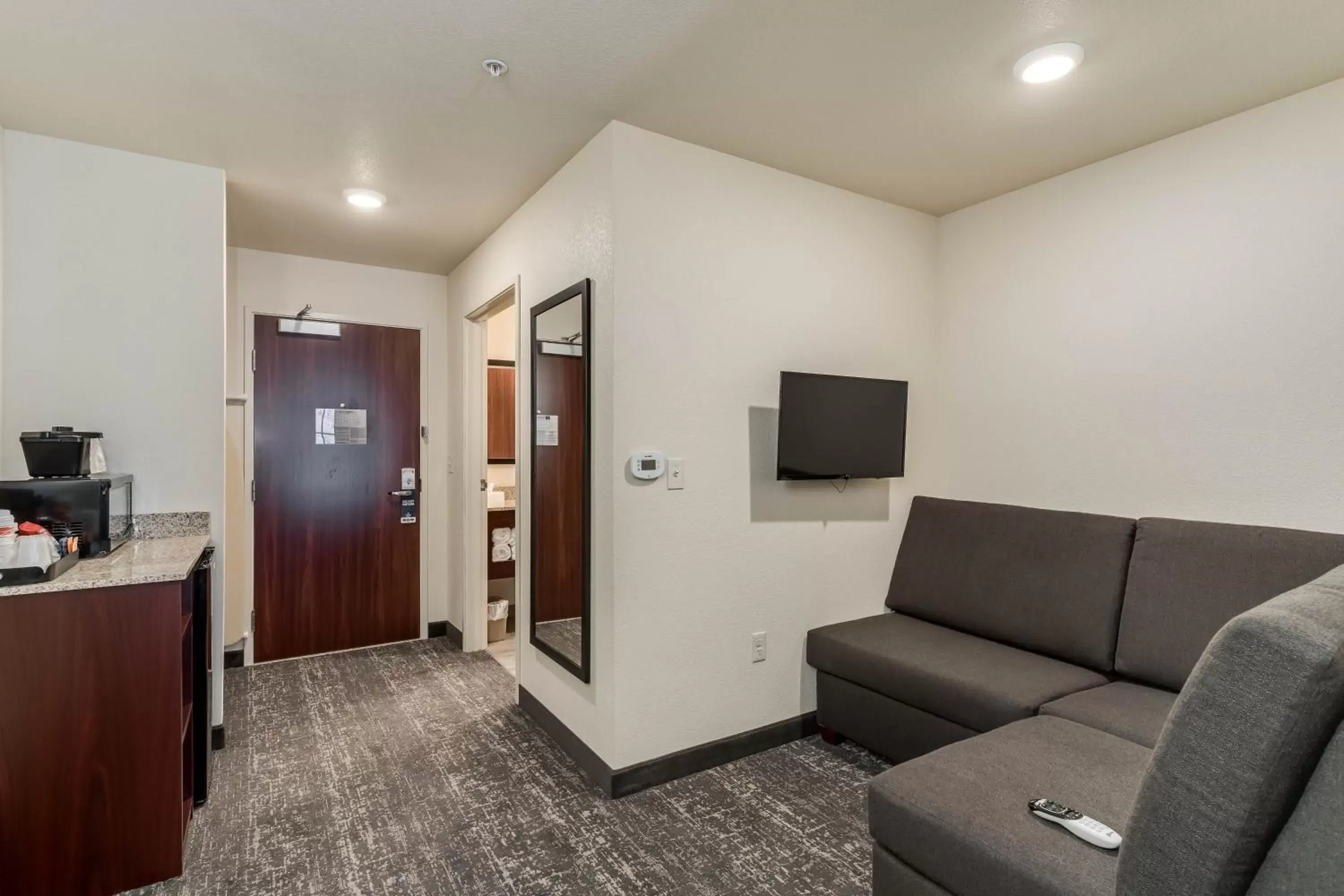 Living room, Seating Area in Cobblestone Hotel & Suites - Morgan