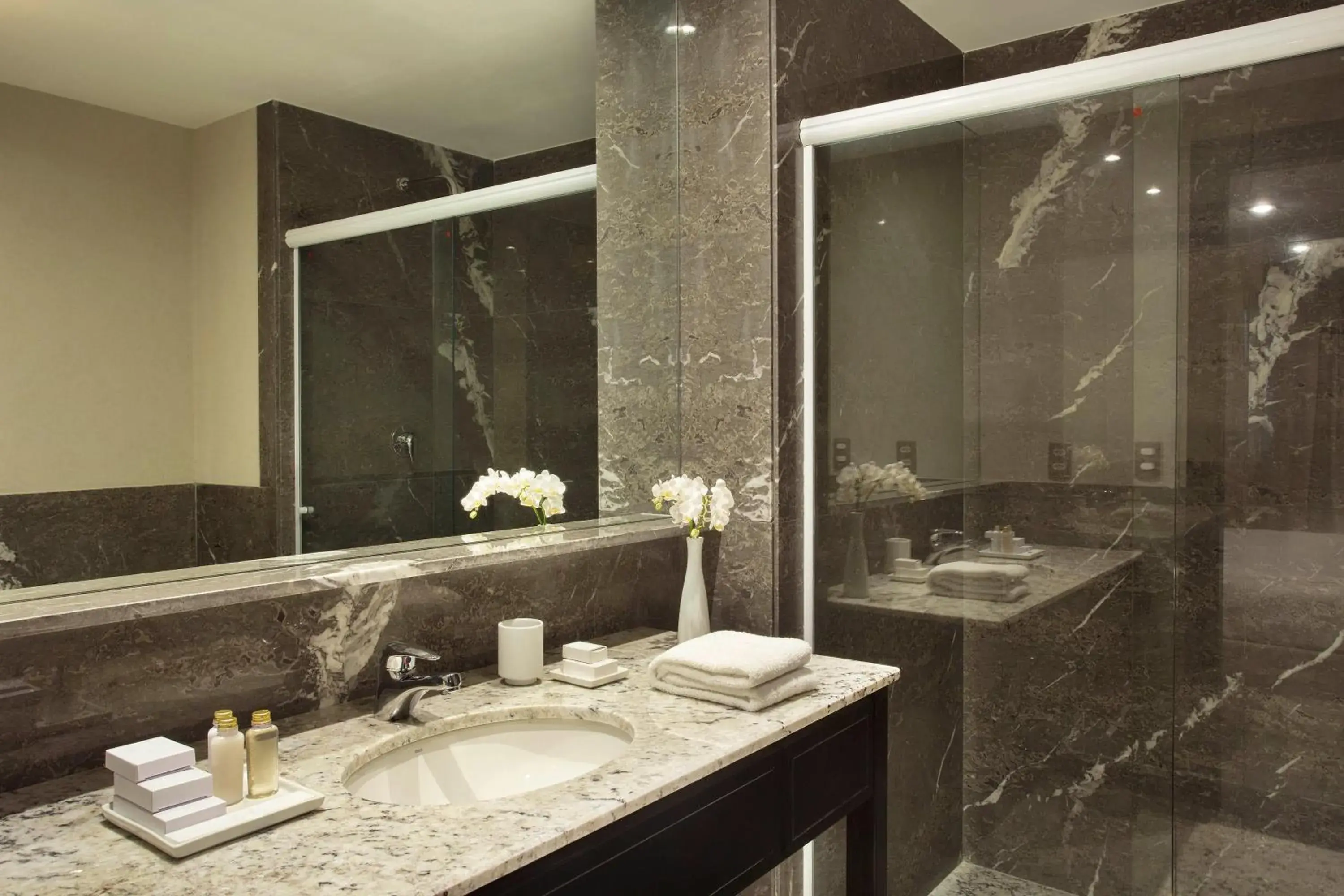 Bathroom in Windsor California Hotel