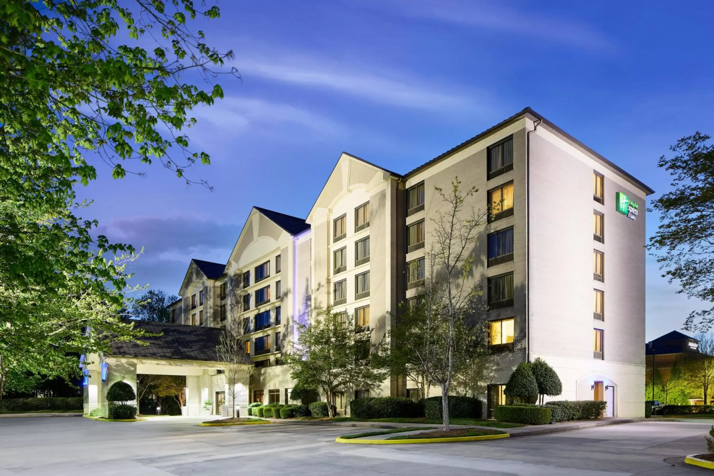 Property Building in Holiday Inn Express & Suites Alpharetta, an IHG Hotel