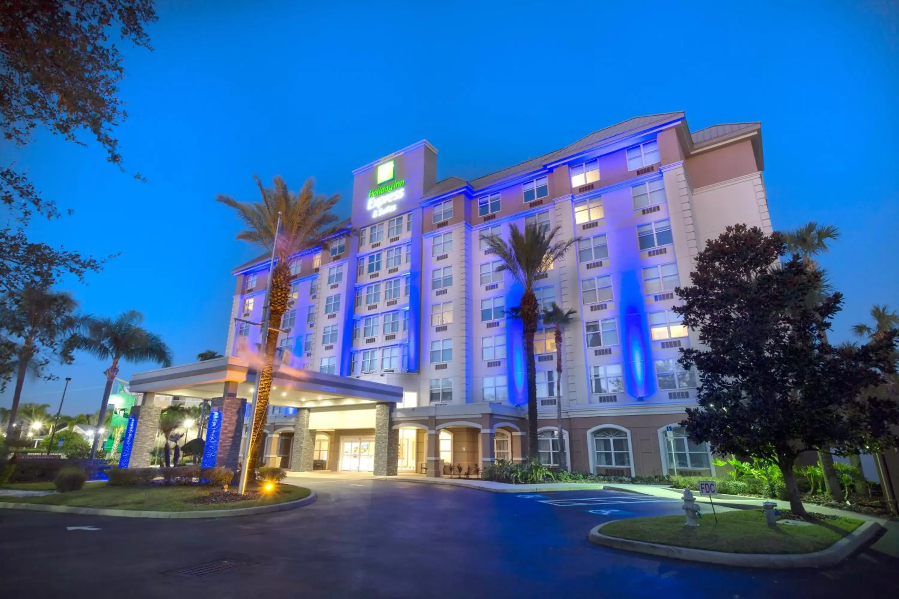 Property Building in Holiday Inn Express & Suites S Lake Buena Vista, an IHG Hotel