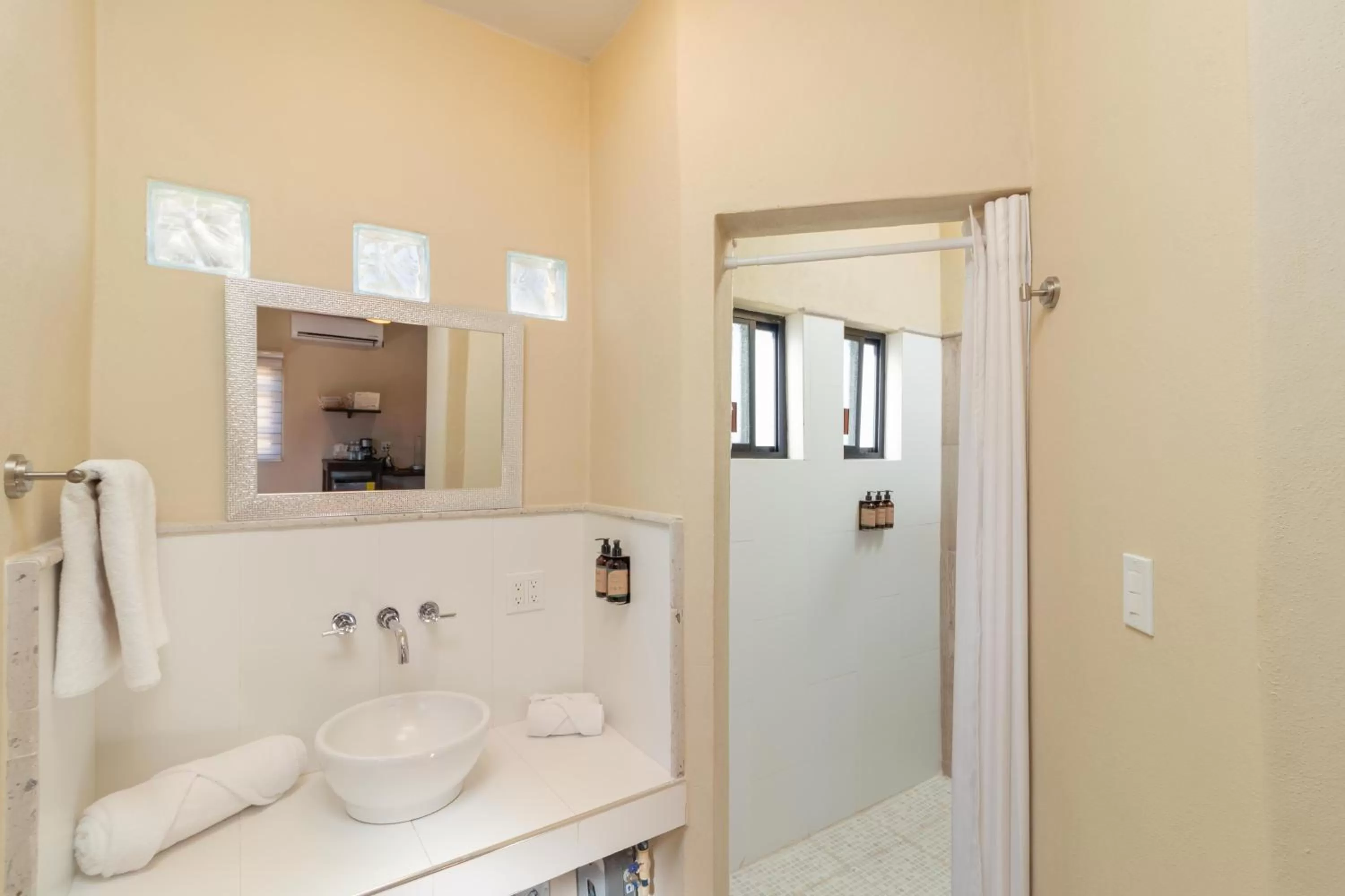 Bathroom in Hotel 1697 Loreto