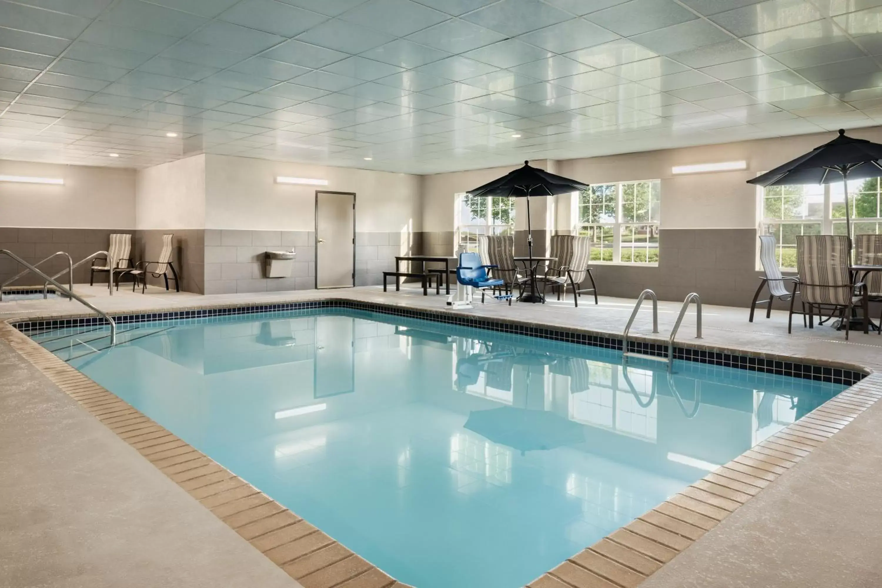 Swimming Pool in Country Inn & Suites by Radisson, Coralville, IA