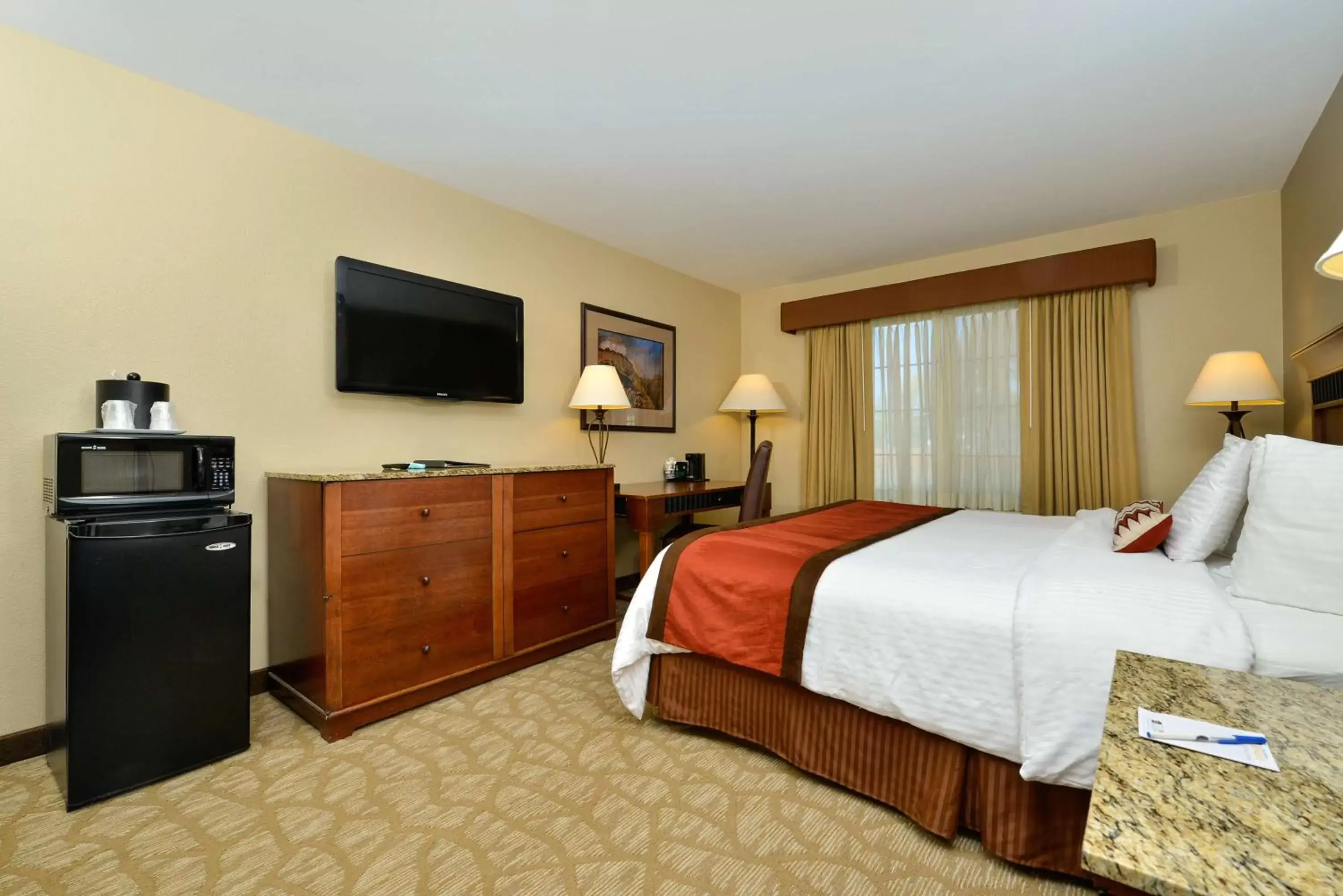 Photo of the whole room, TV/Entertainment Center in Best Western Denver Southwest