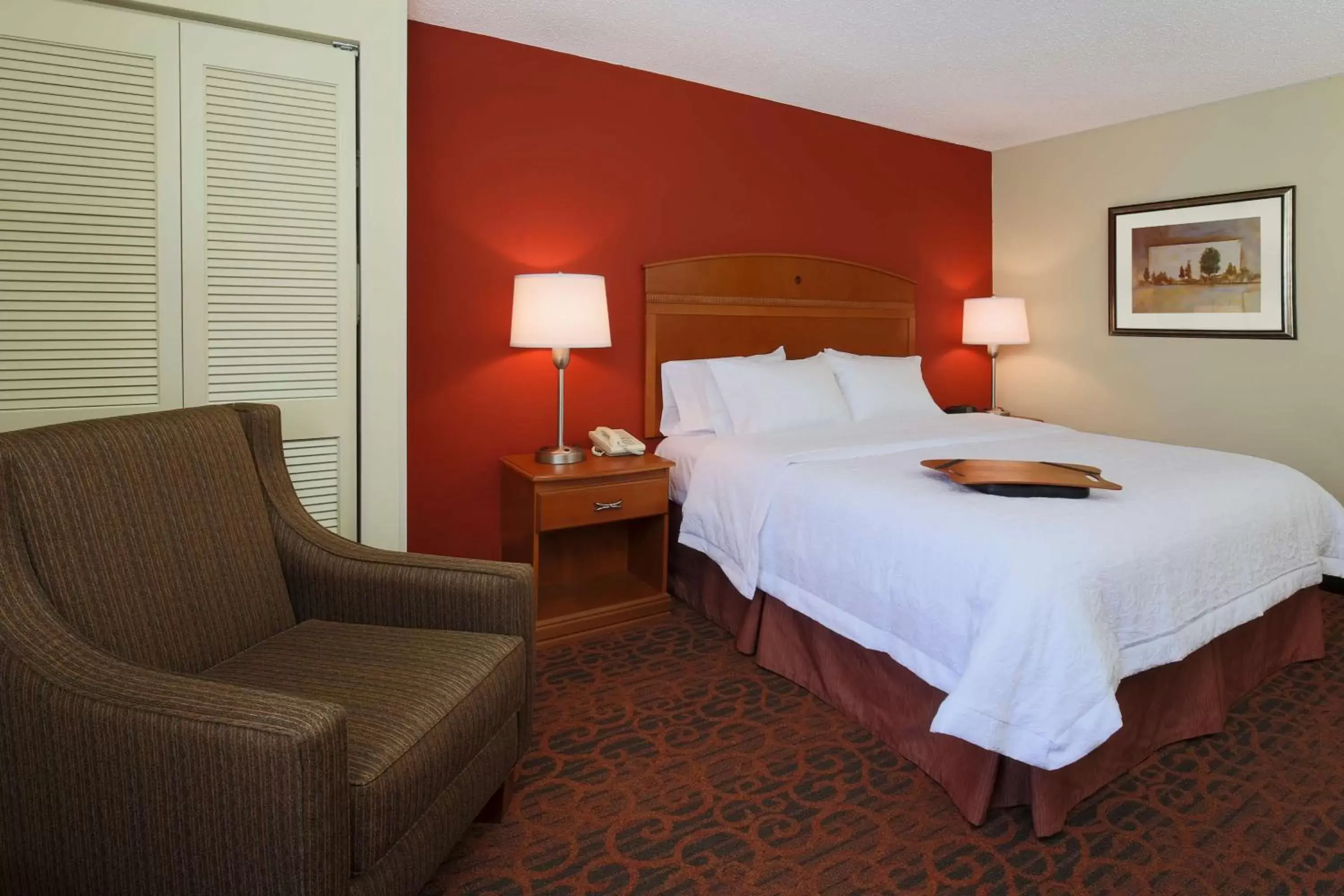 Bed in Hampton Inn St. Louis/Fairview Heights Bed in Hampton Inn St. Louis/Fairview Heights