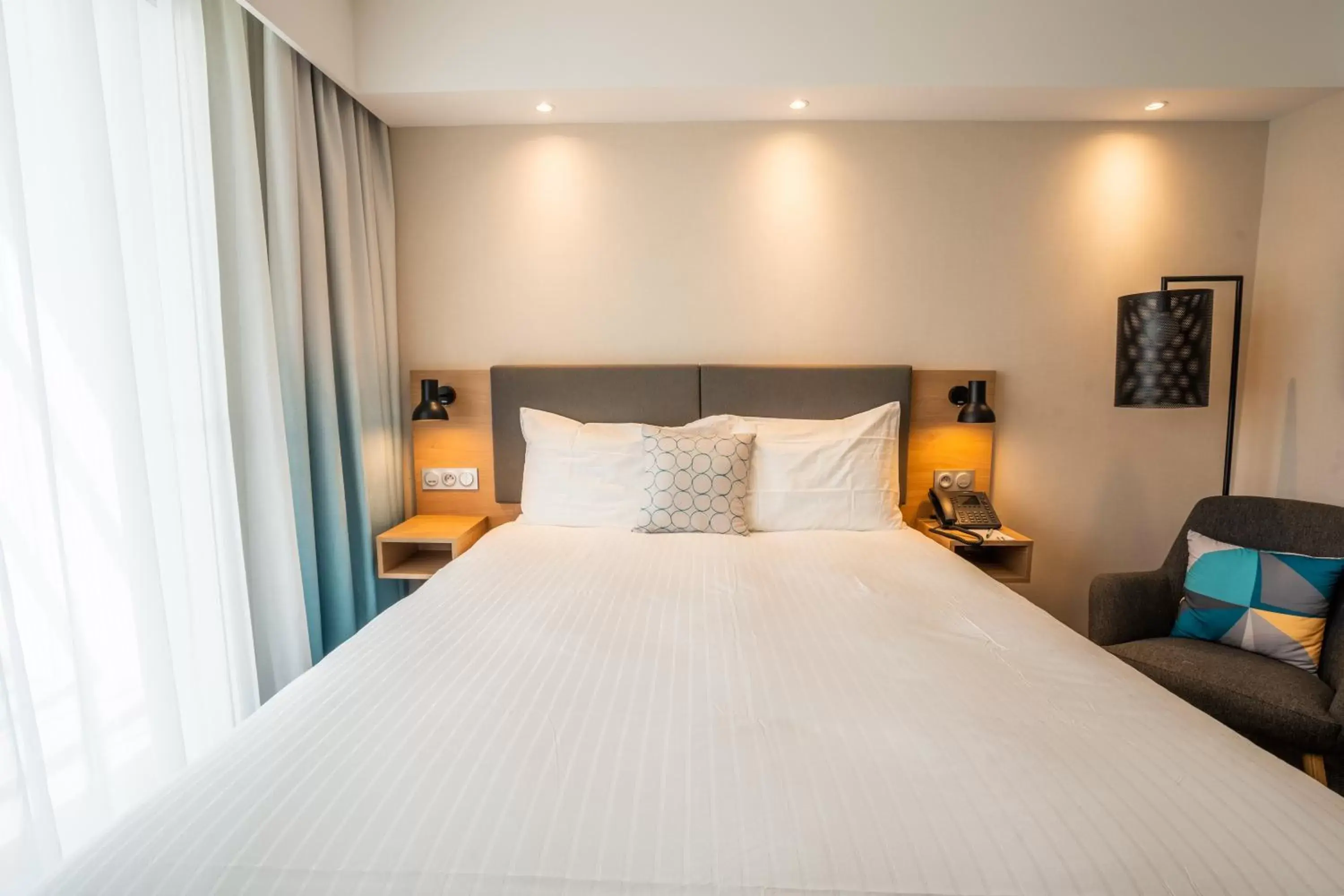 Bed in Holiday Inn - Bordeaux-Merignac, an IHG Hotel