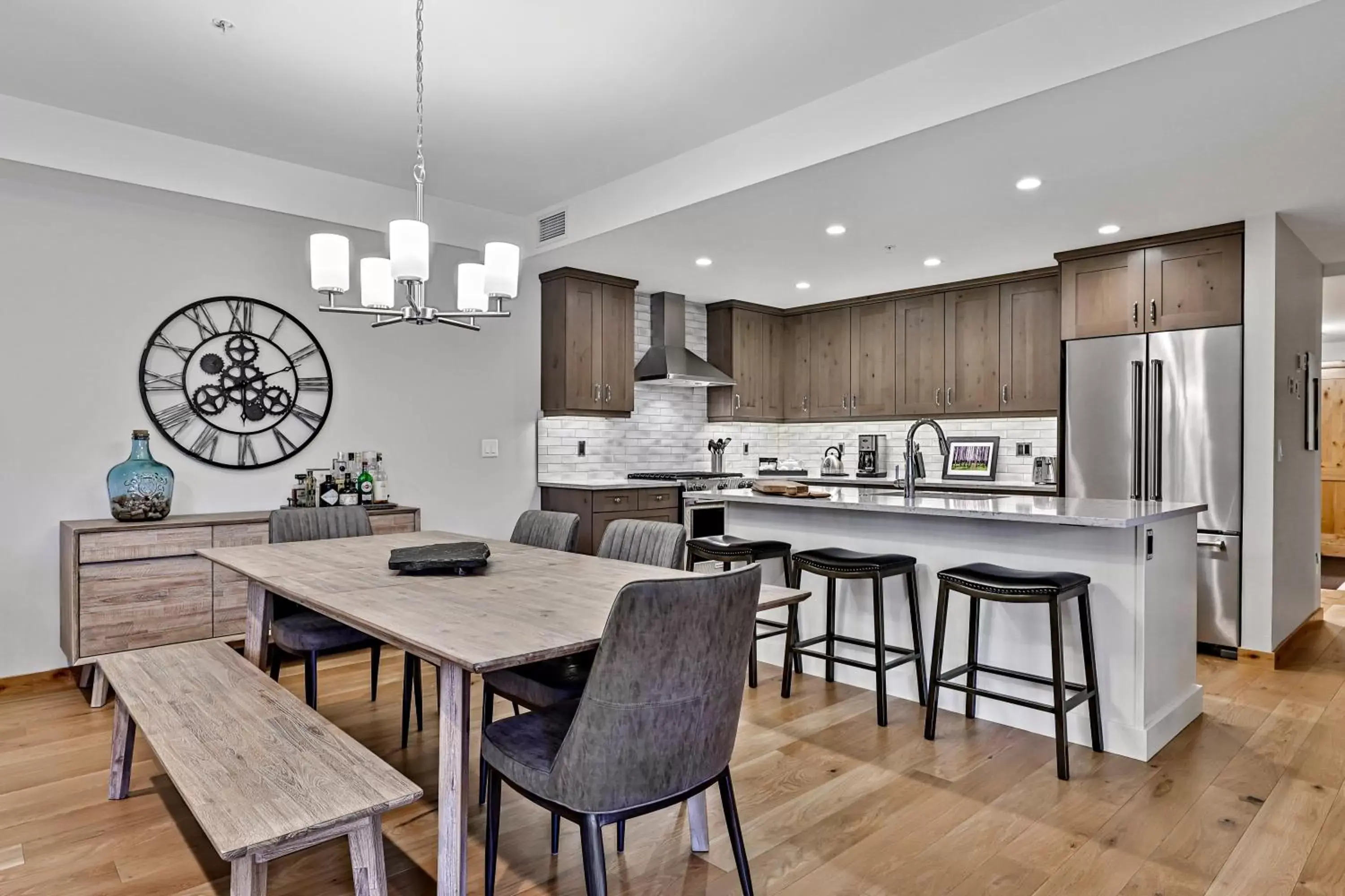 Dining area, Kitchen/Kitchenette in Tamarack Lodge by Spring Creek Vacations