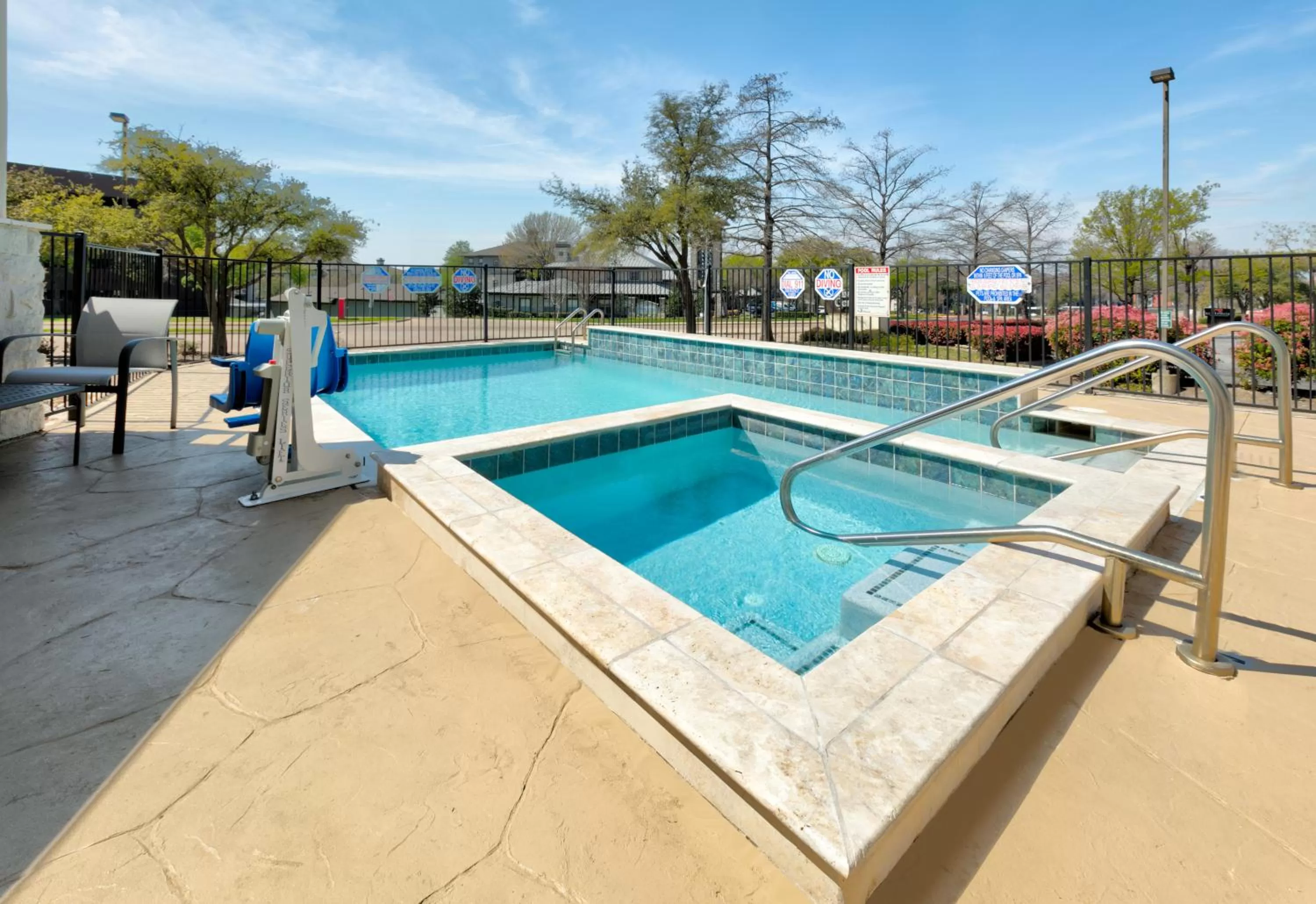 Pool view in Holiday Inn Express & Suites DALLAS PARK CENTRAL NORTHEAST by IHG