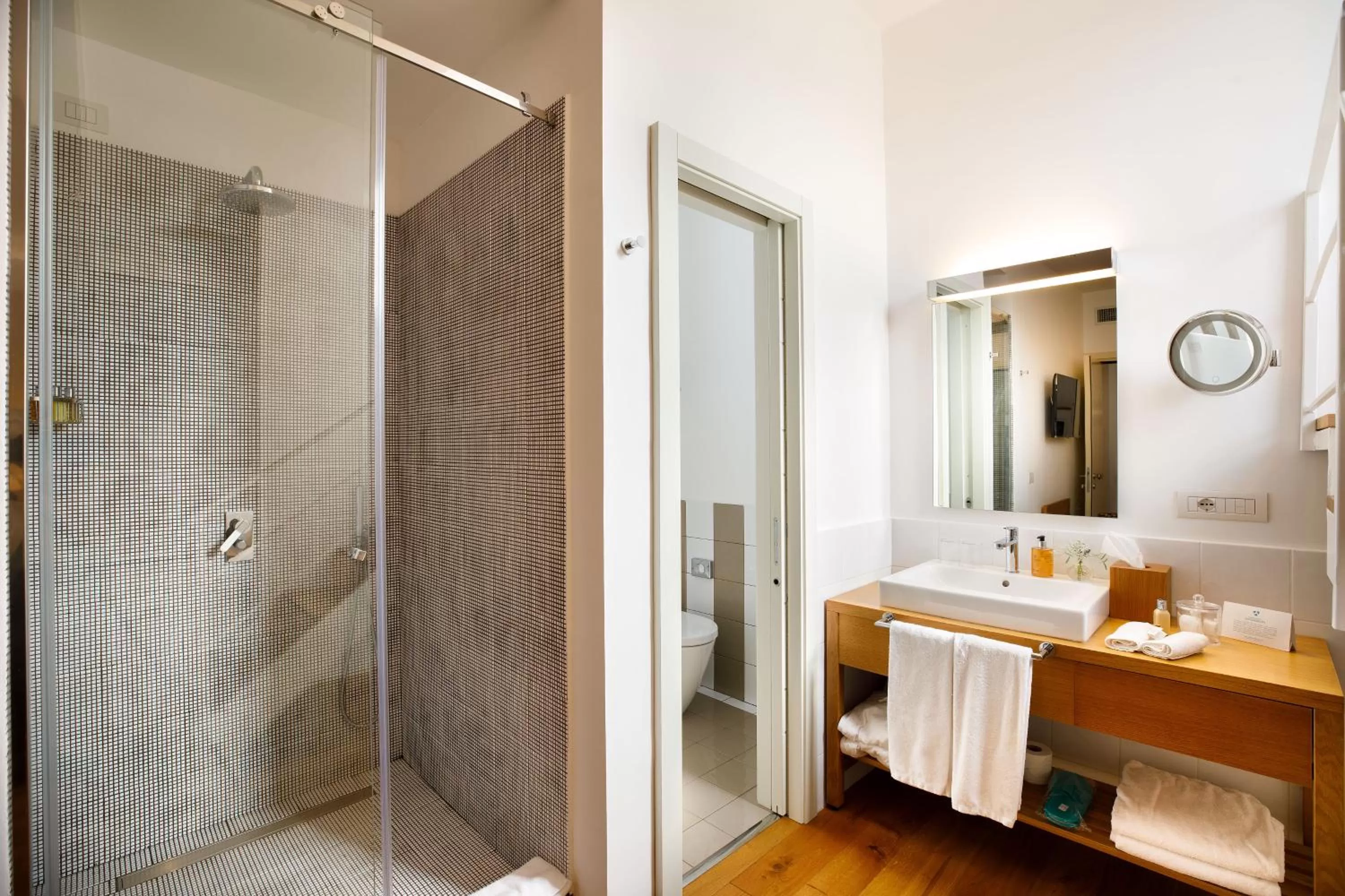 Shower in Villa Fiorella Art Hotel