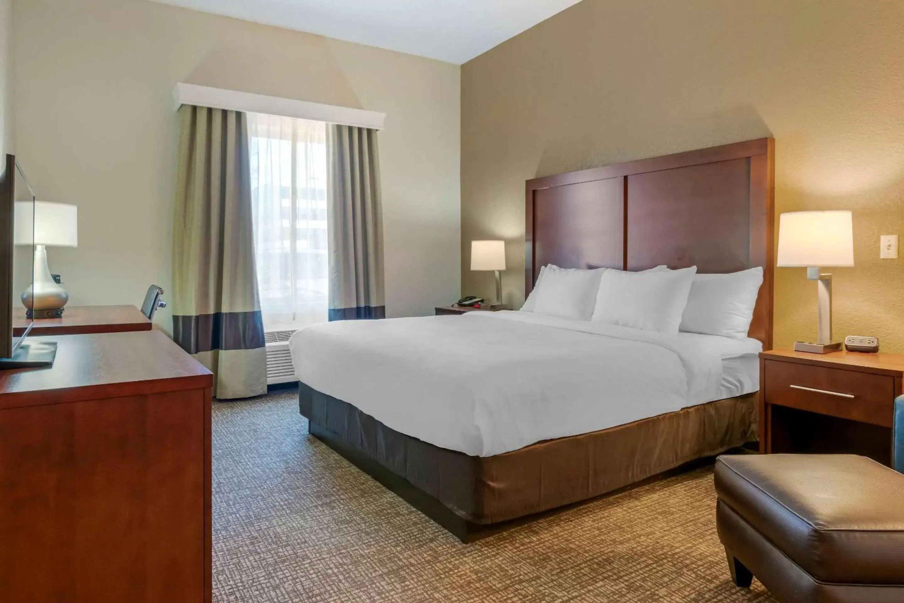 Photo of the whole room, Bed in Comfort Inn Mechanicsburg – Harrisburg South