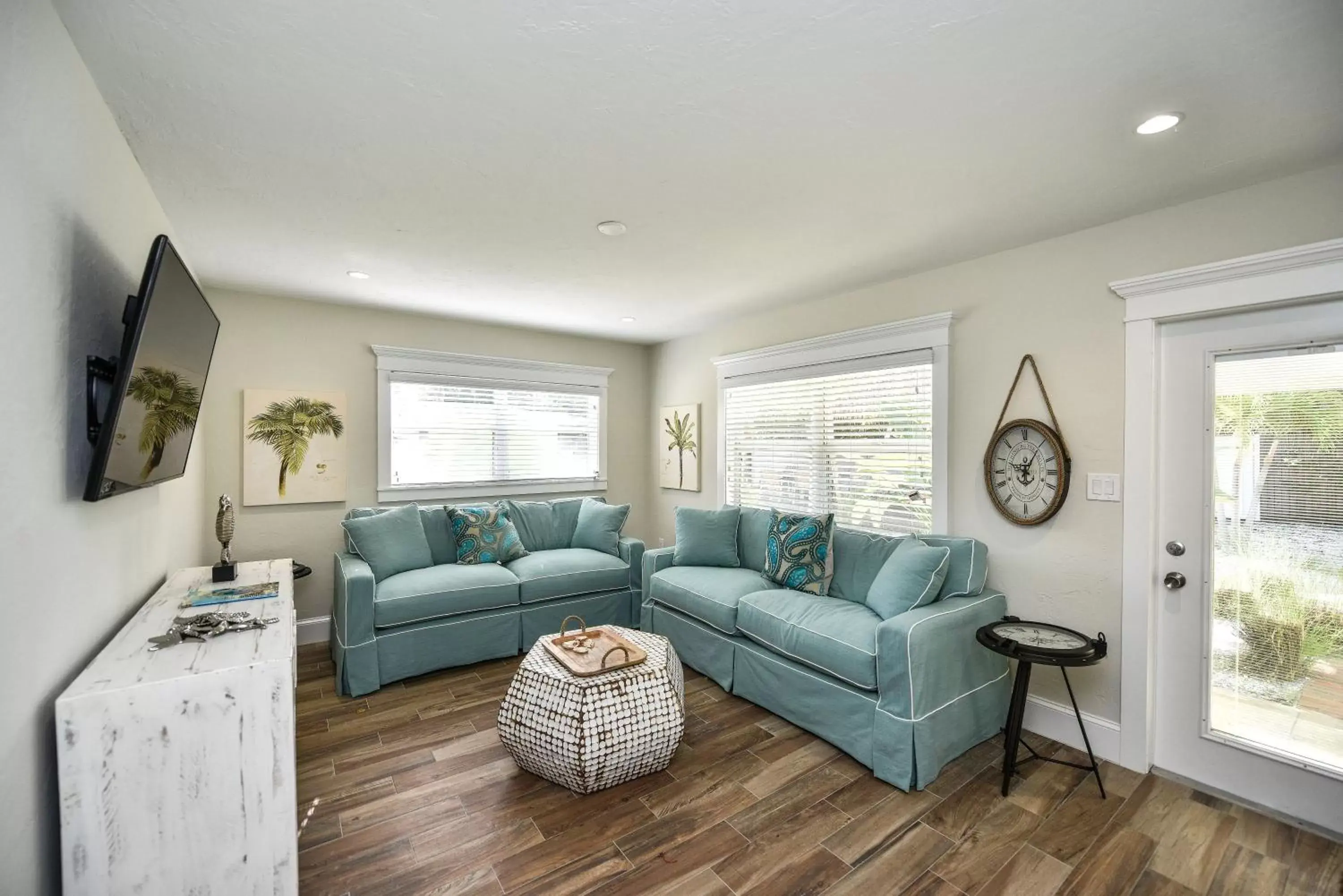 Living room, Seating Area in Tropical Breeze Resort