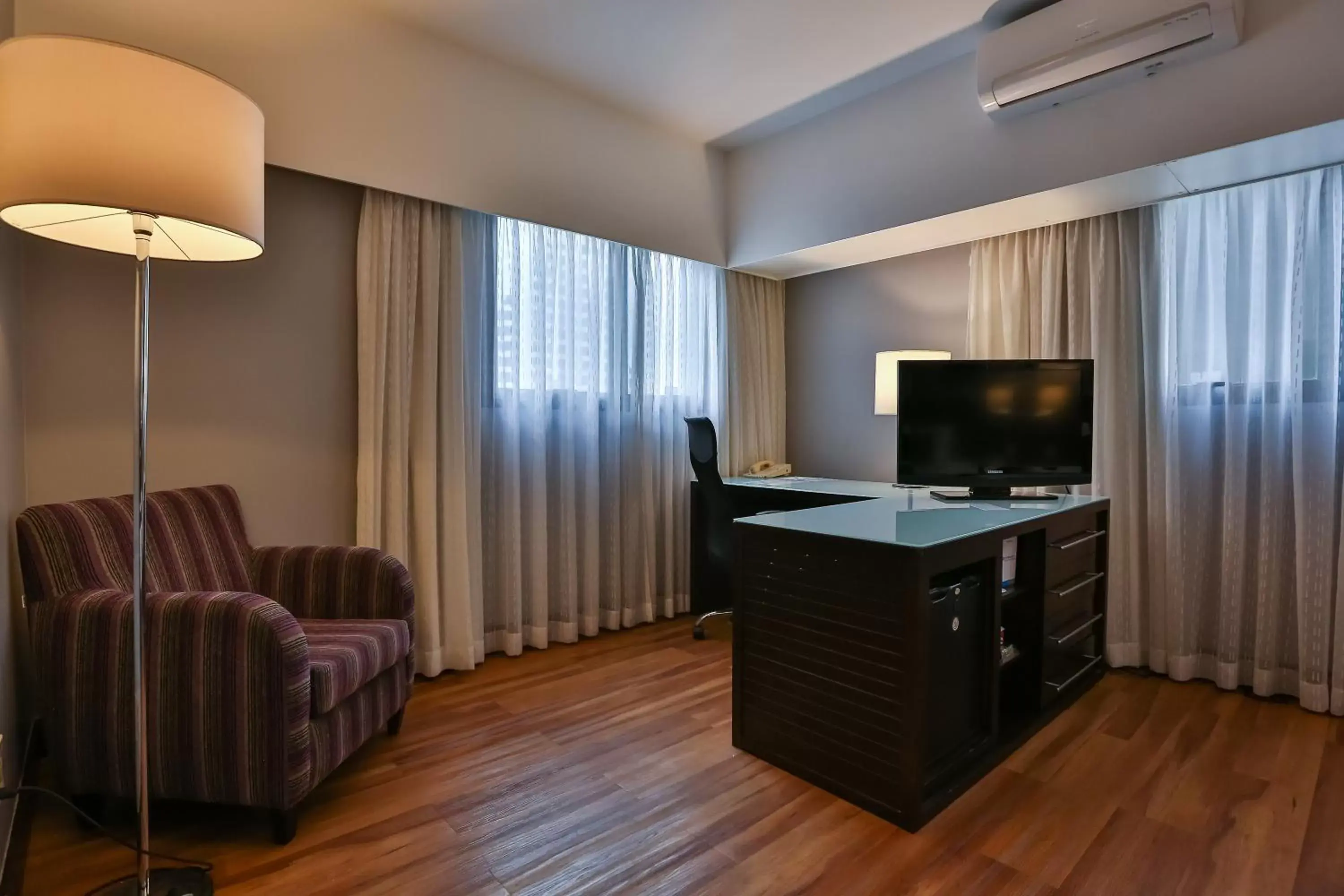 Bedroom, TV/Entertainment Center in Wyndham São Paulo Berrini