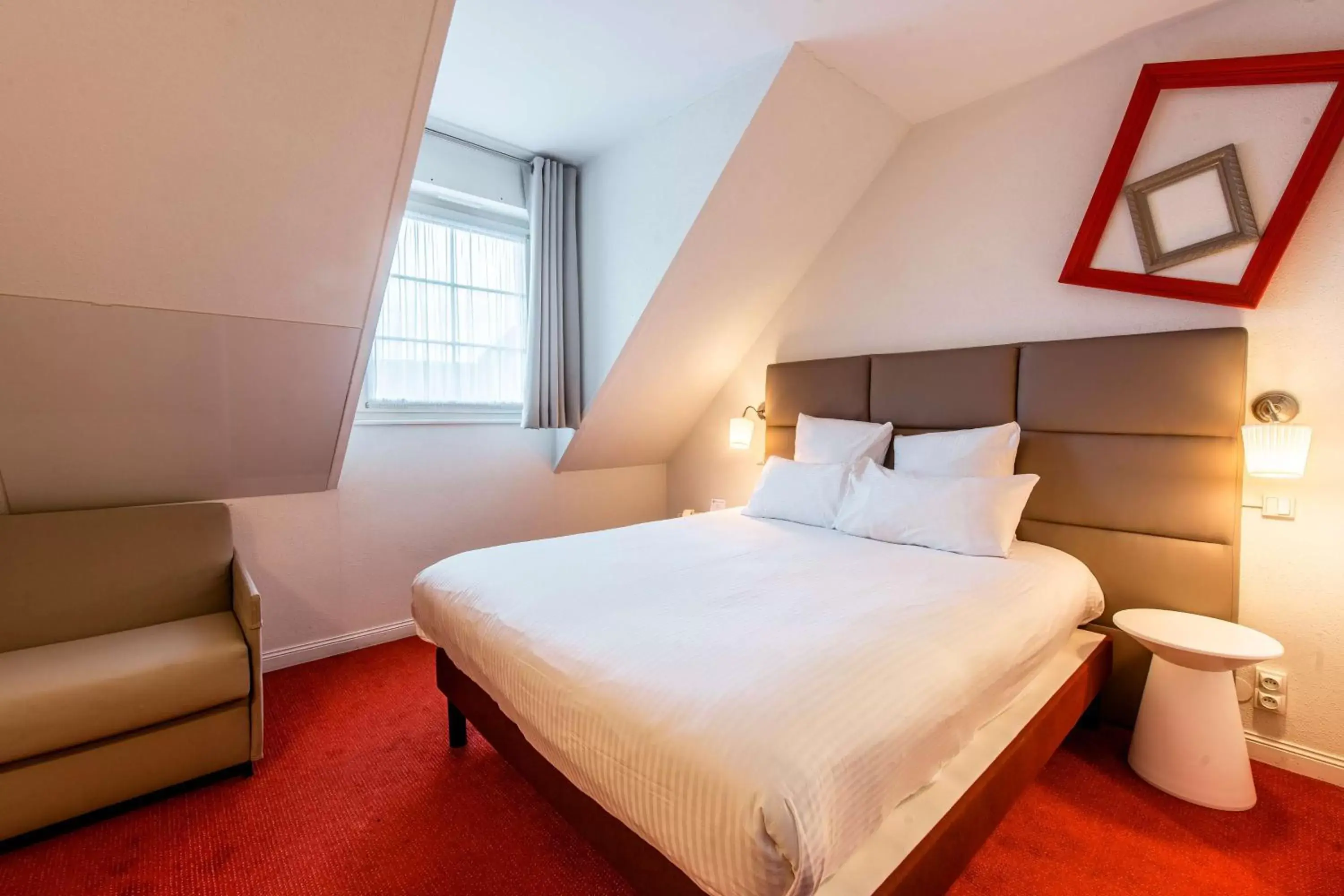 Photo of the whole room, Bed in Best Western Plus Au cheval Blanc à Mulhouse