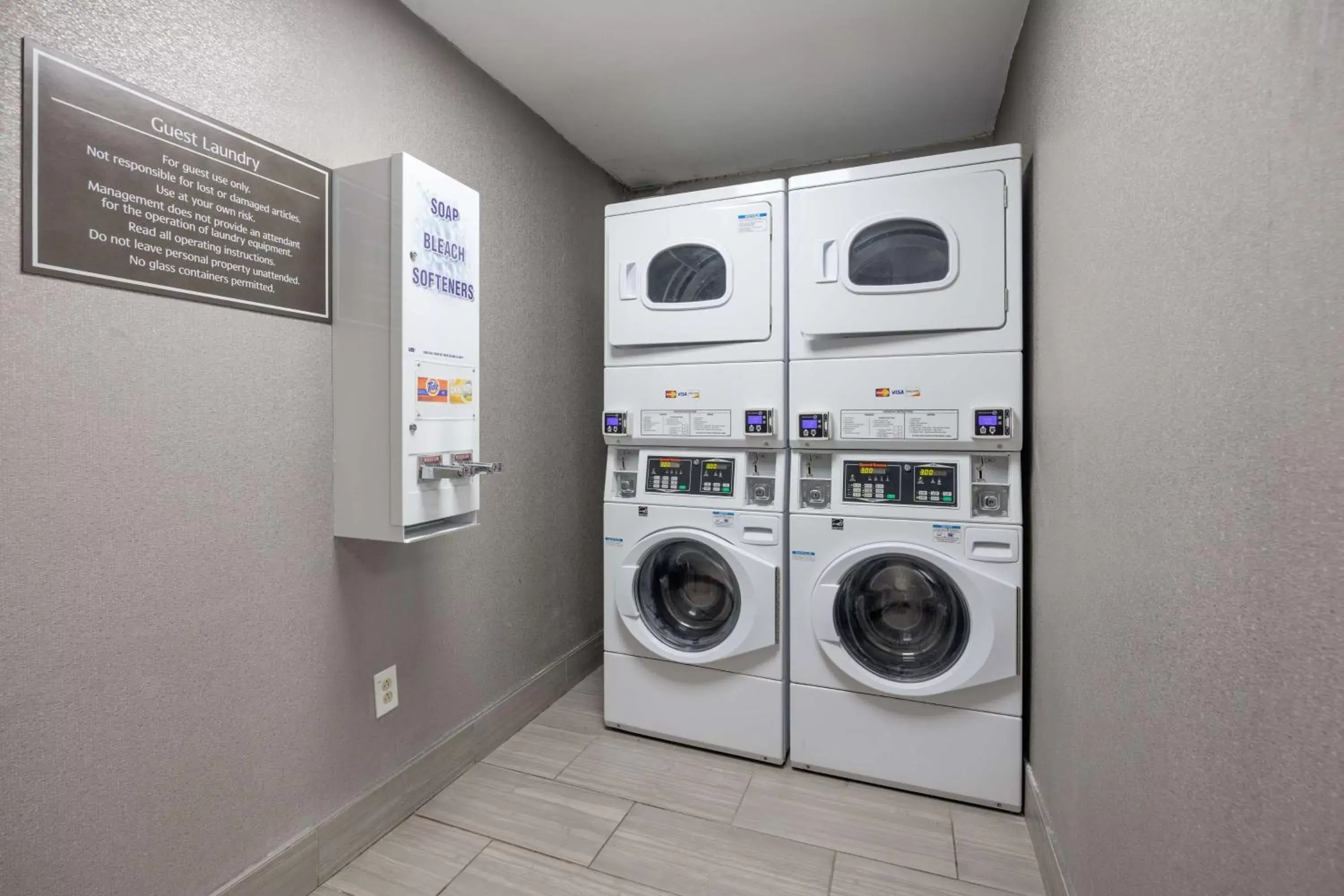 laundry in Best Western PLUS Downtown/Music Row