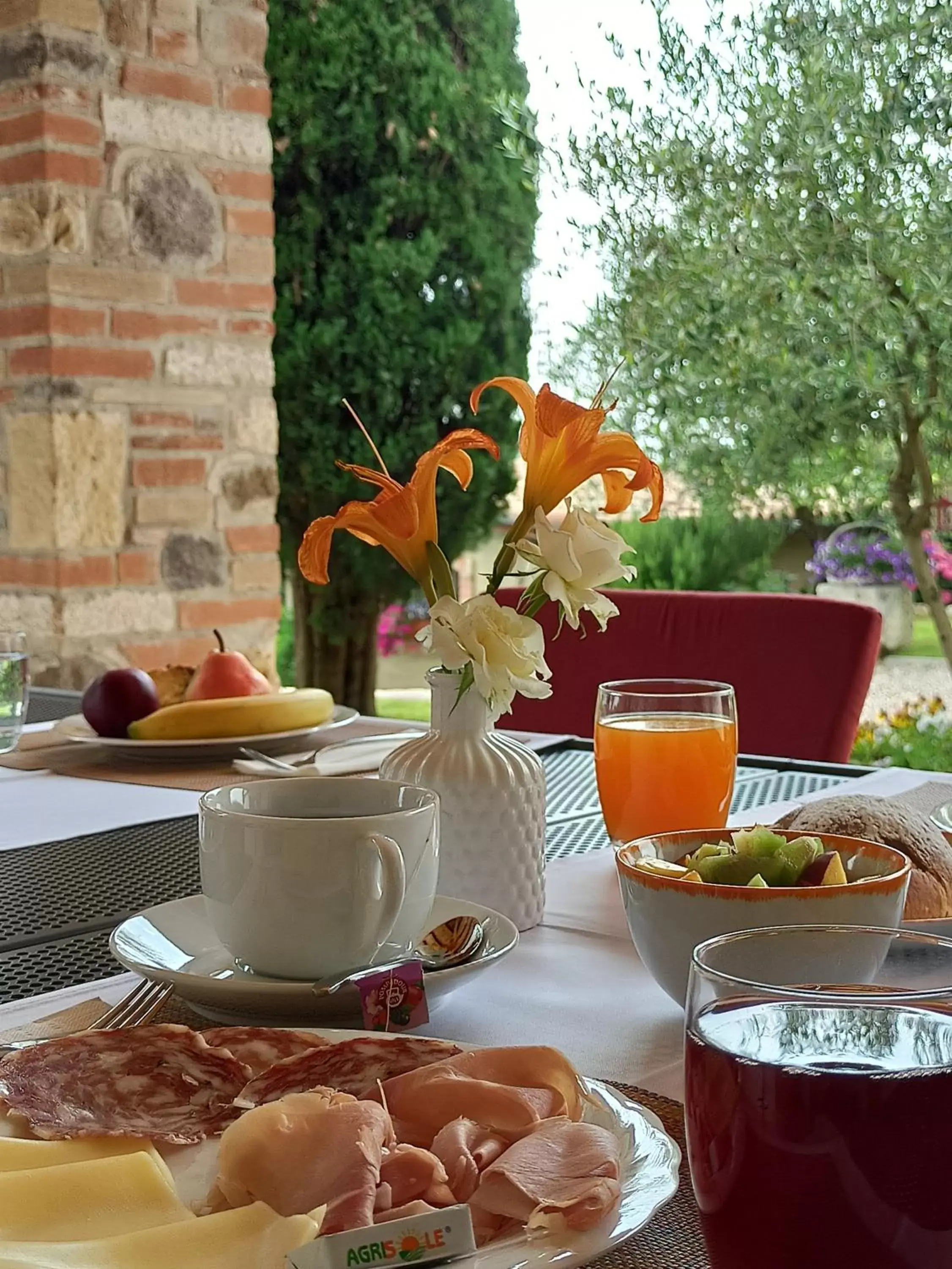 Area and facilities, Breakfast in Le Zampolle B & B