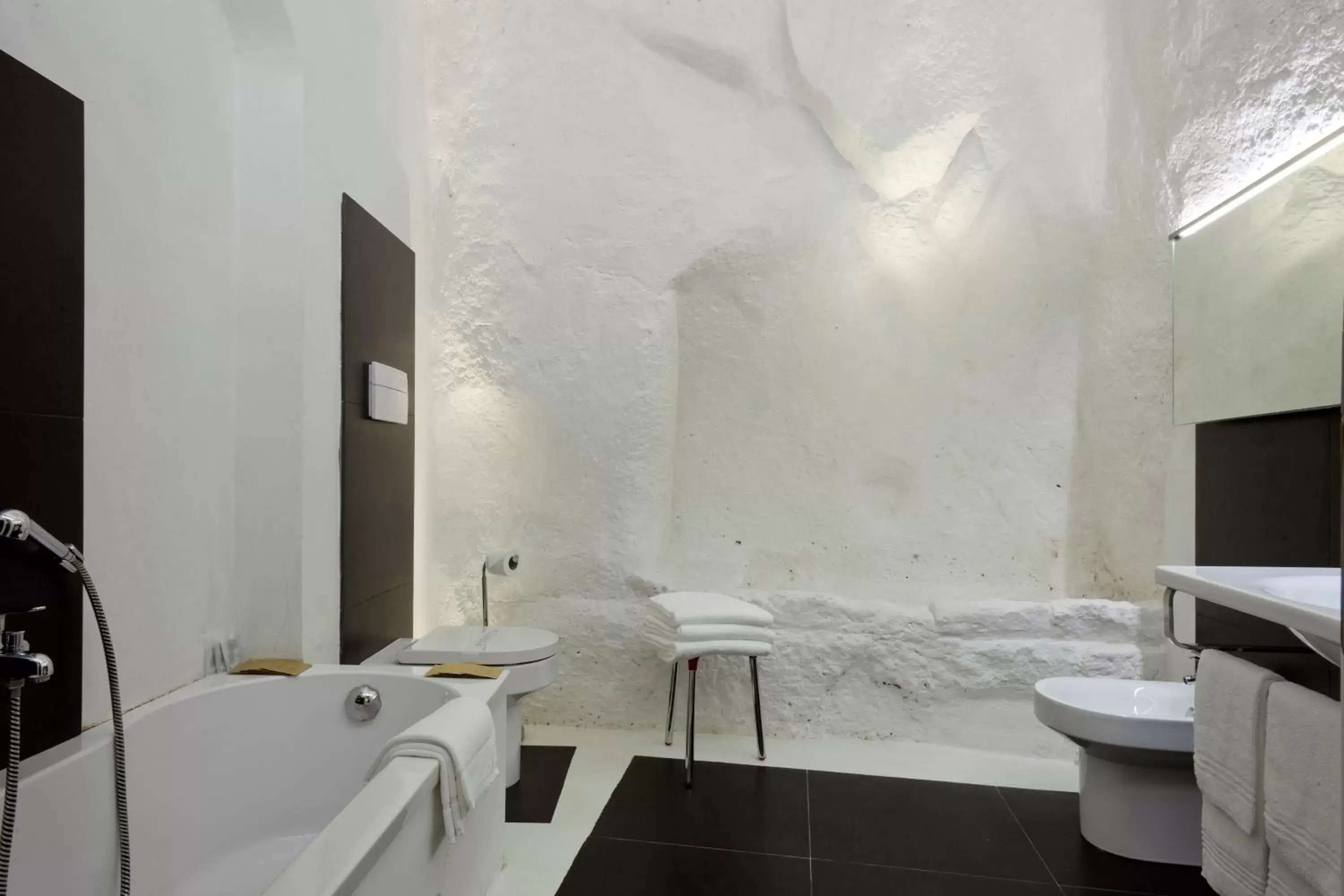 Bathroom in Basiliani Hotel