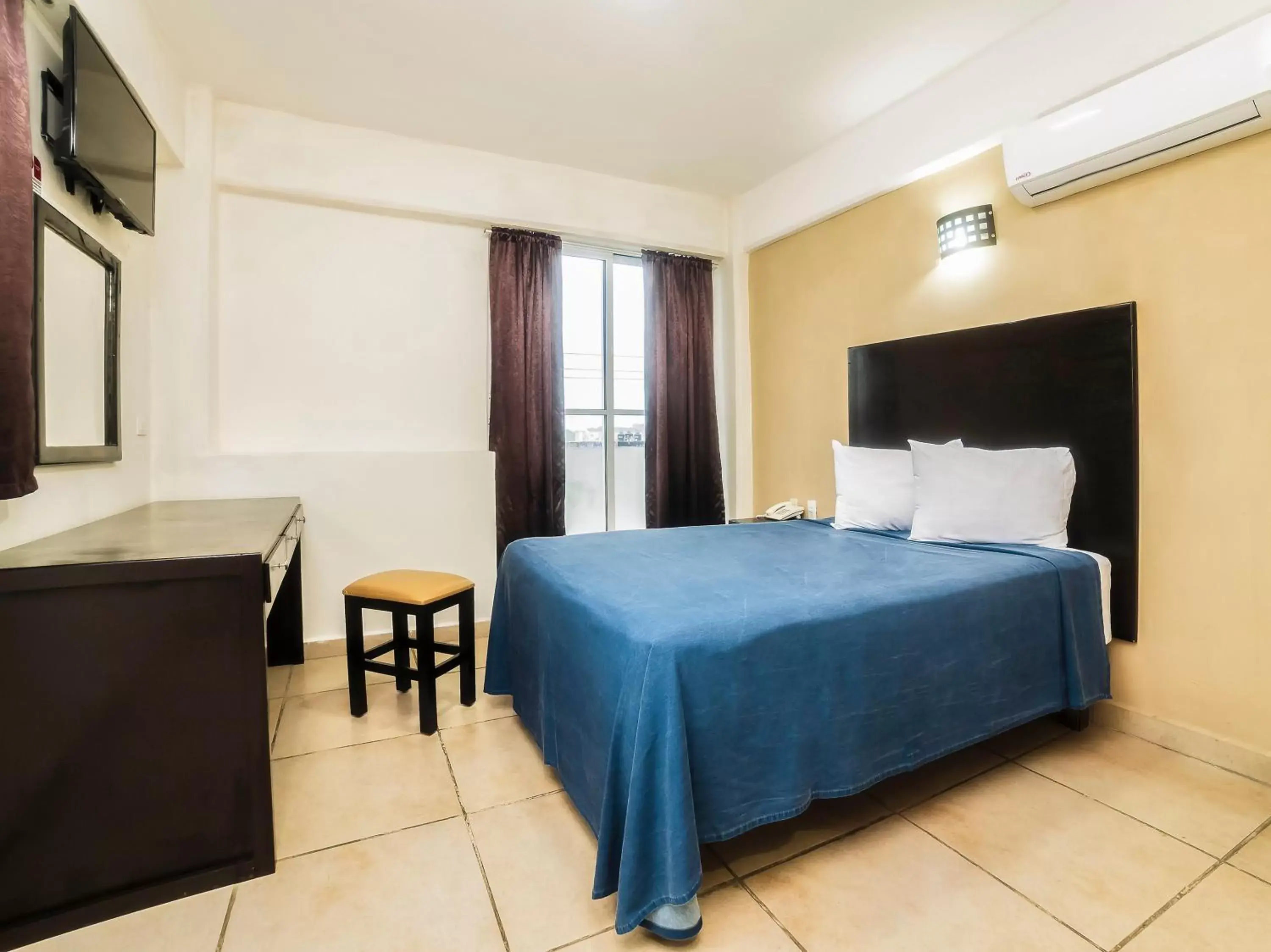 Bedroom, Bed in Hotel Puerto Inn