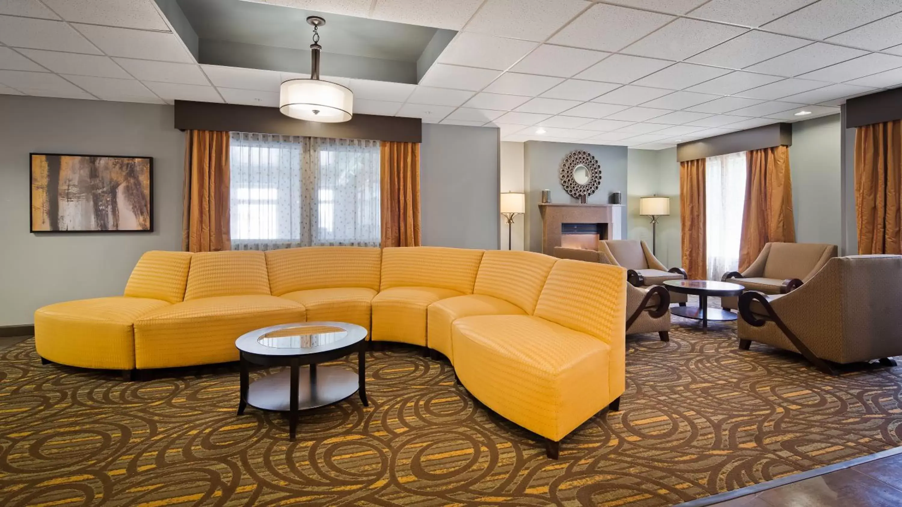 Communal lounge/ TV room, Seating Area in Best Western Plus Coldwater Hotel