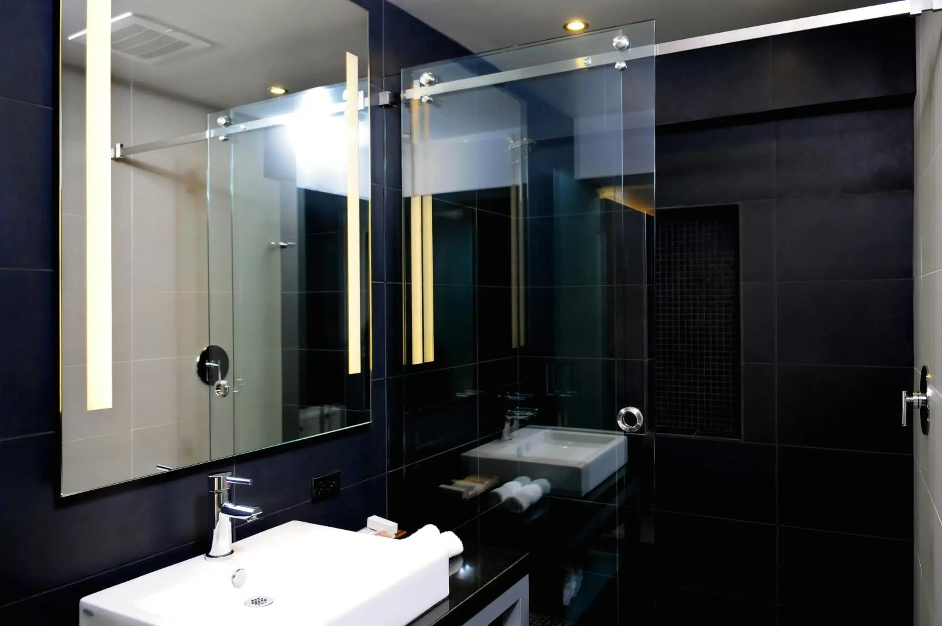 Shower, Bathroom in Hercor Hotel - Urban Boutique