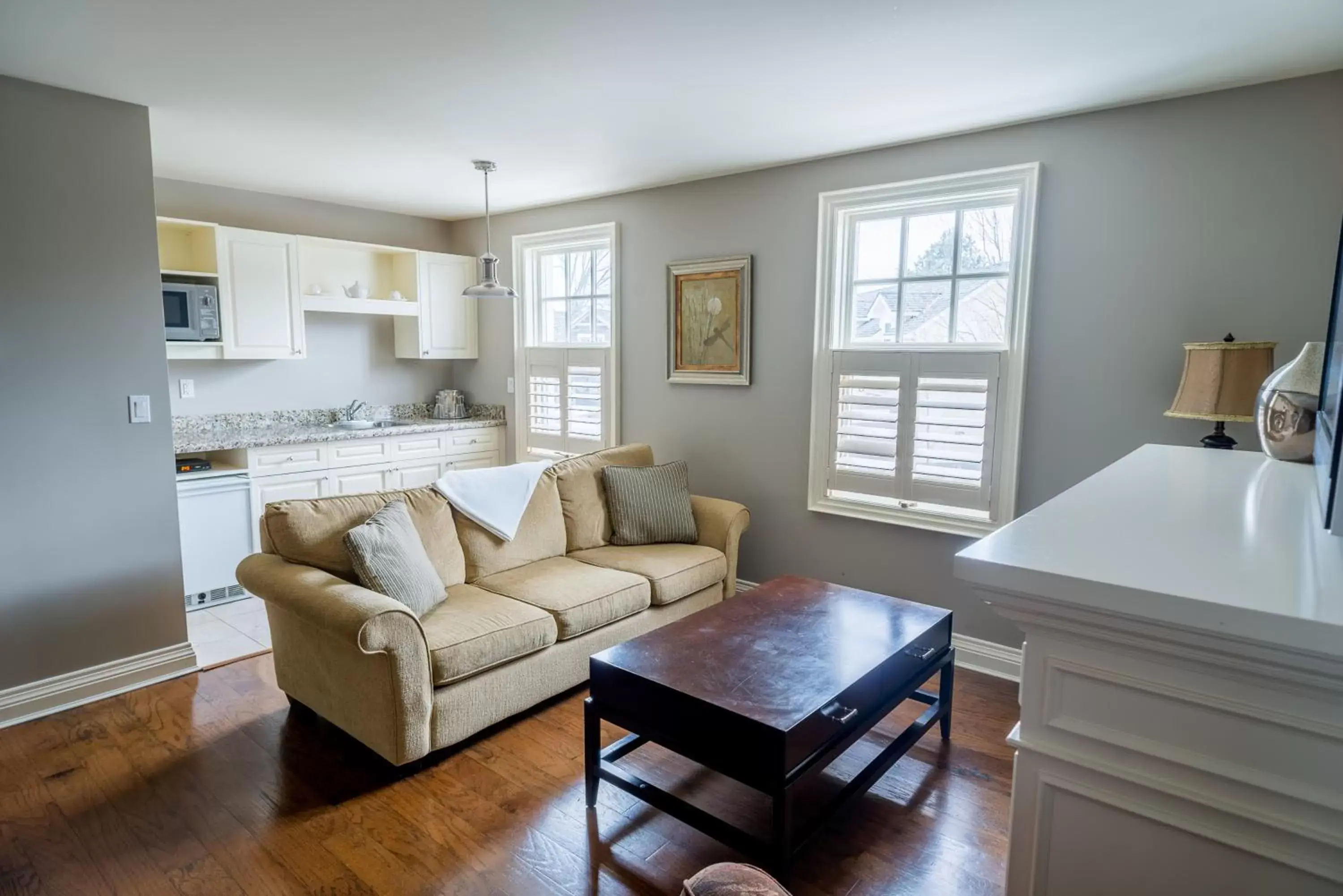 Kitchen or kitchenette, Seating Area in Rawley Resort, Spa & Marina