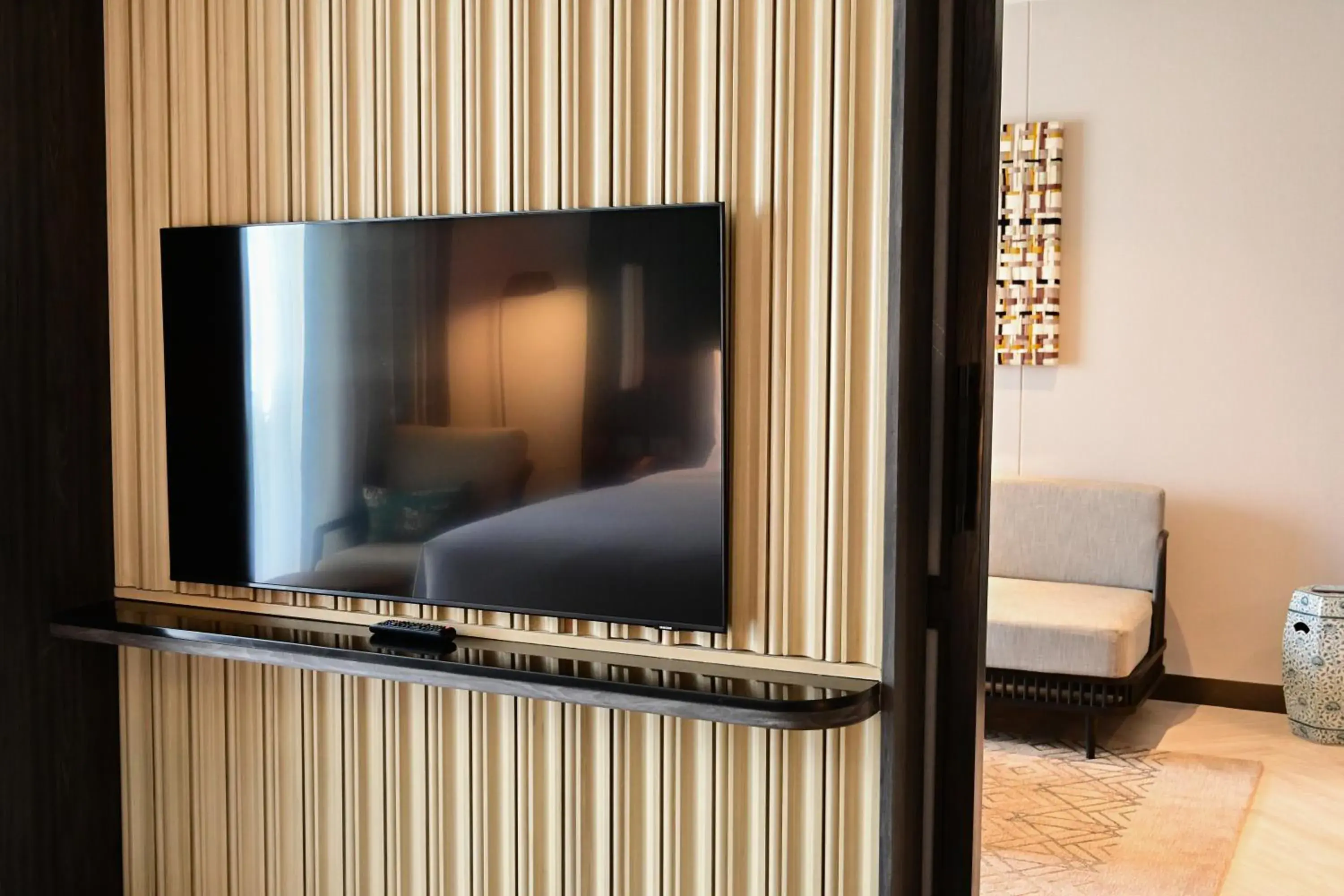 TV and multimedia, TV/Entertainment Center in Madi Paidi Bangkok, Autograph Collection