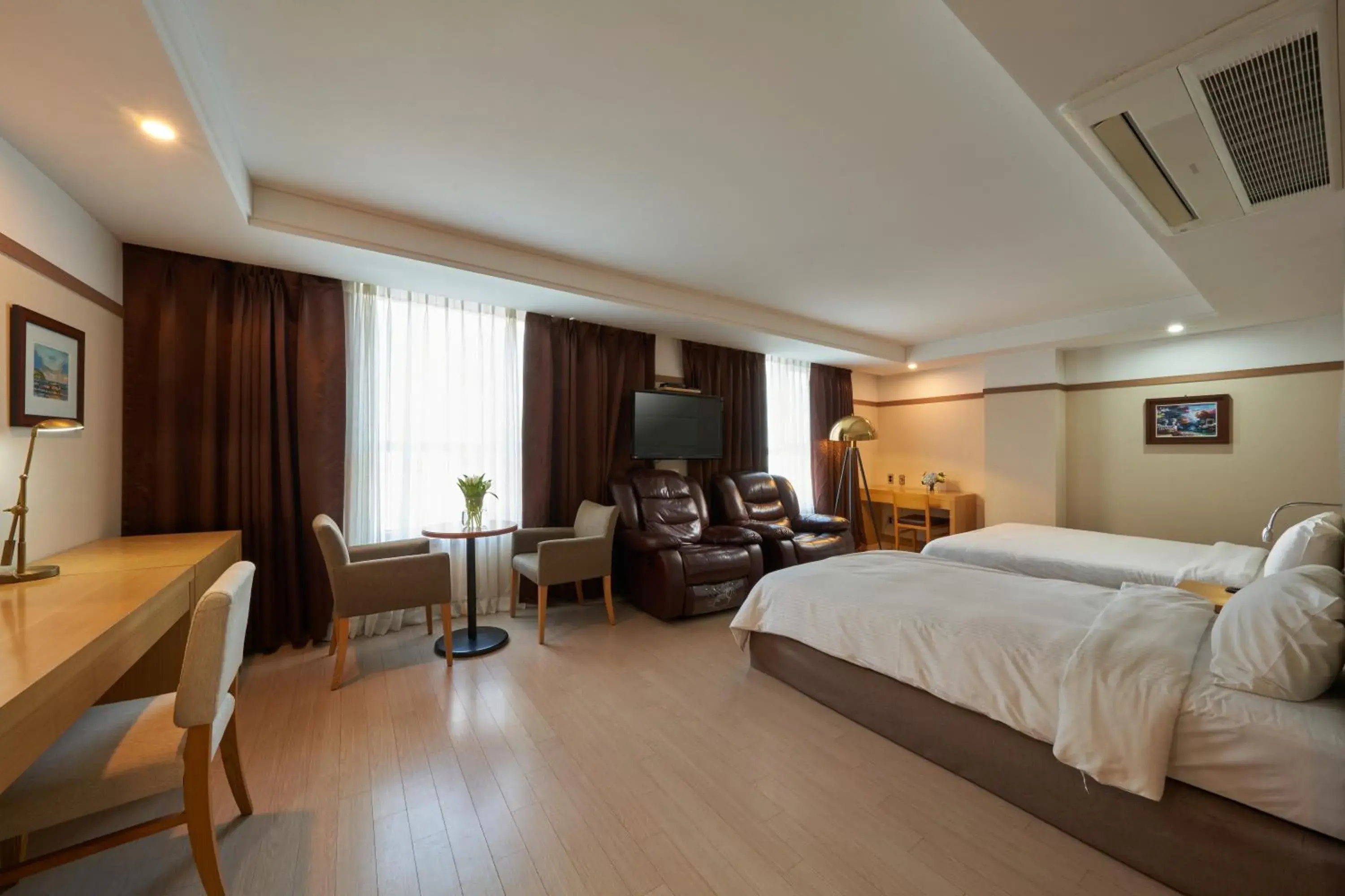 Bed in Gyeongju GG Tourist Hotel