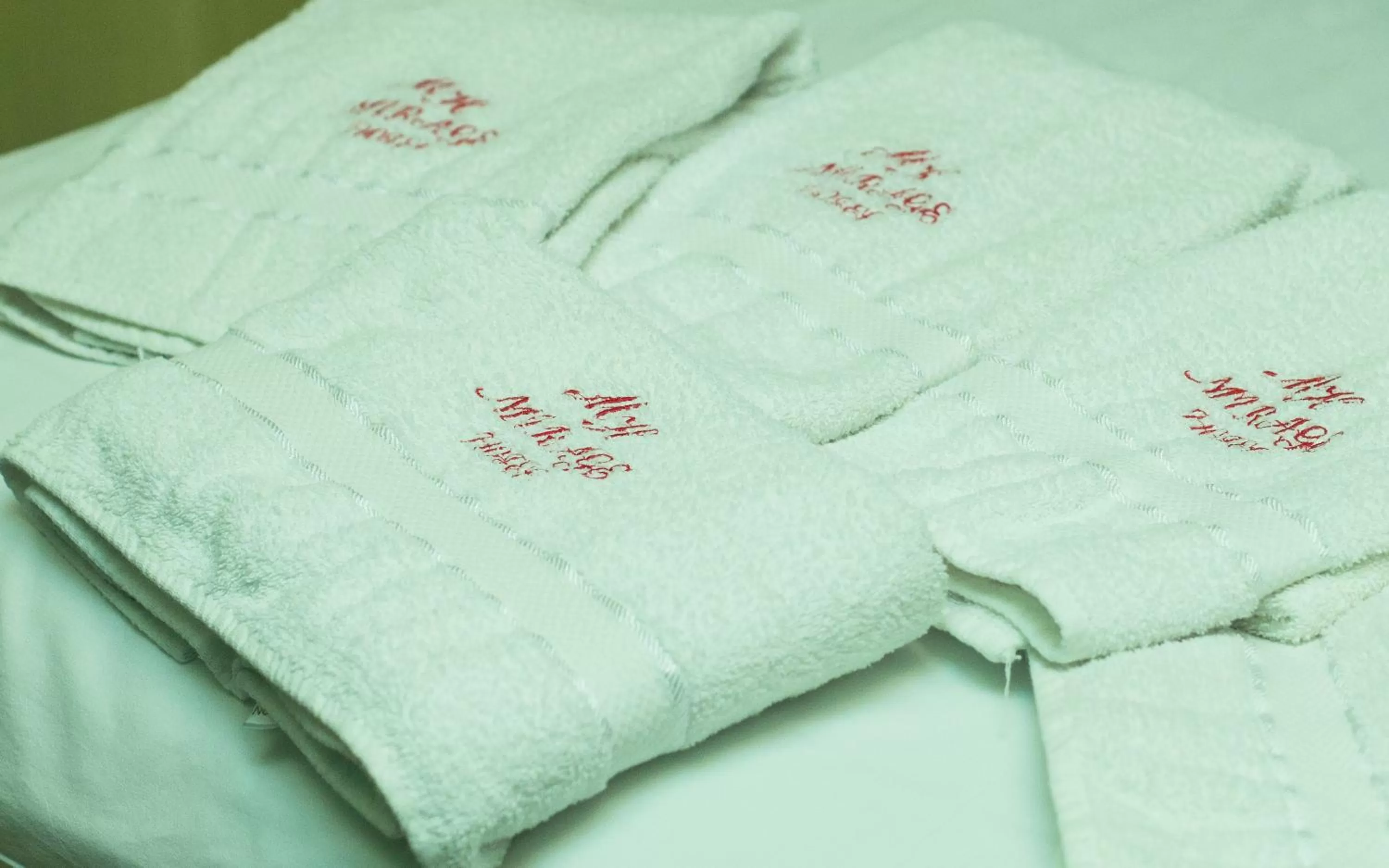 Area and facilities, Bed in Mirage Hotel