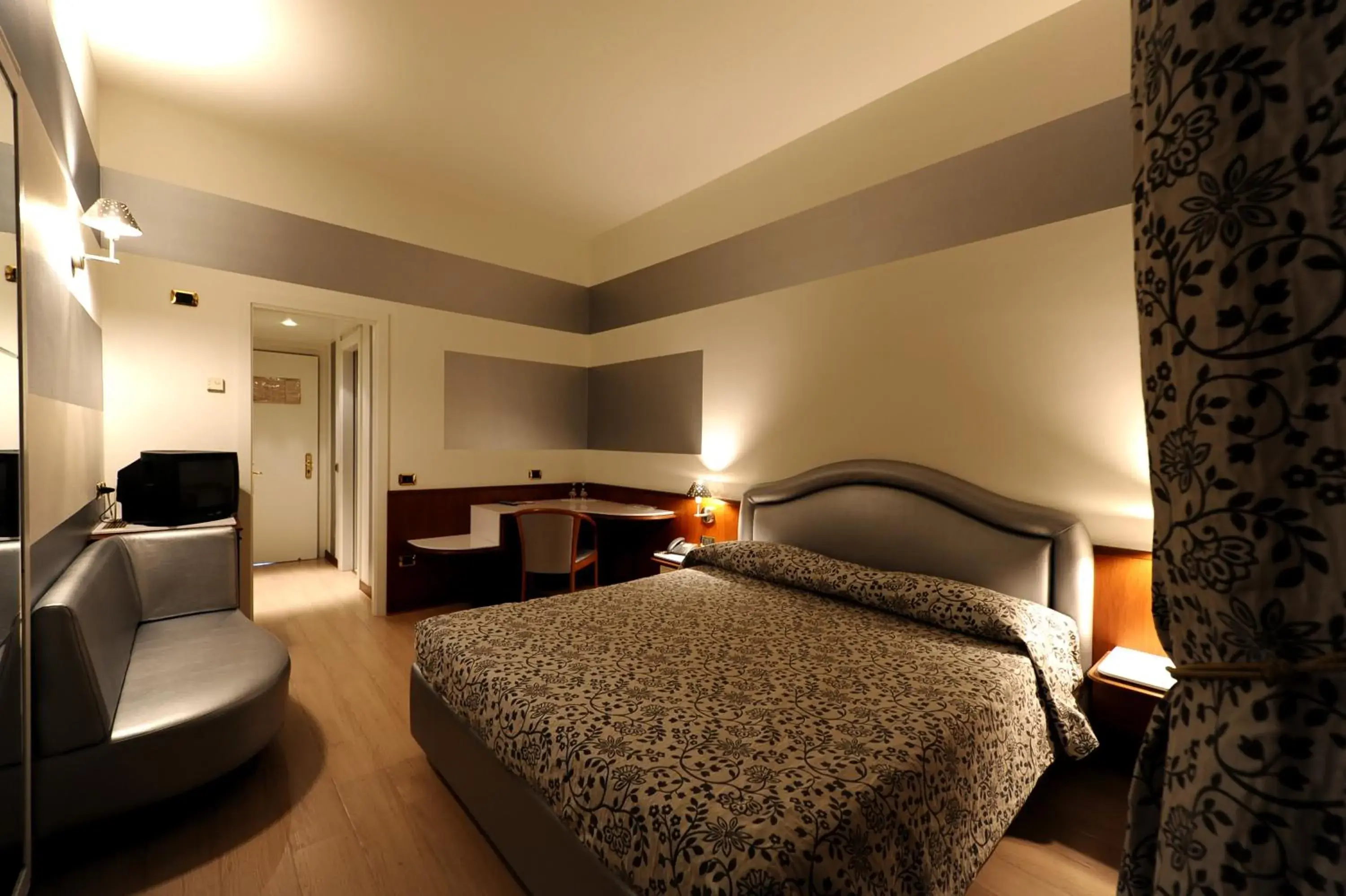 Photo of the whole room, Bed in Hotel City Legnano