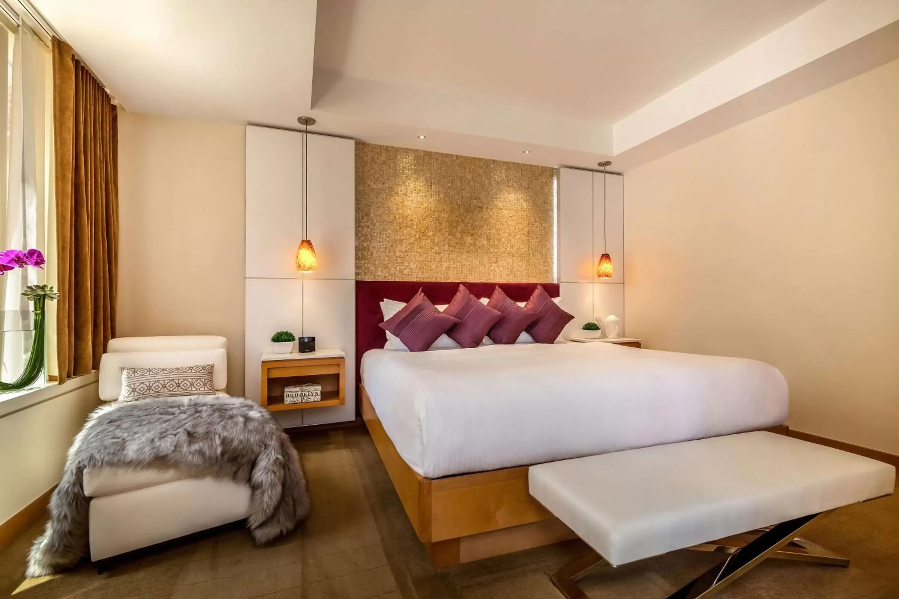 Bedroom, Bed in Concorde Hotel New York
