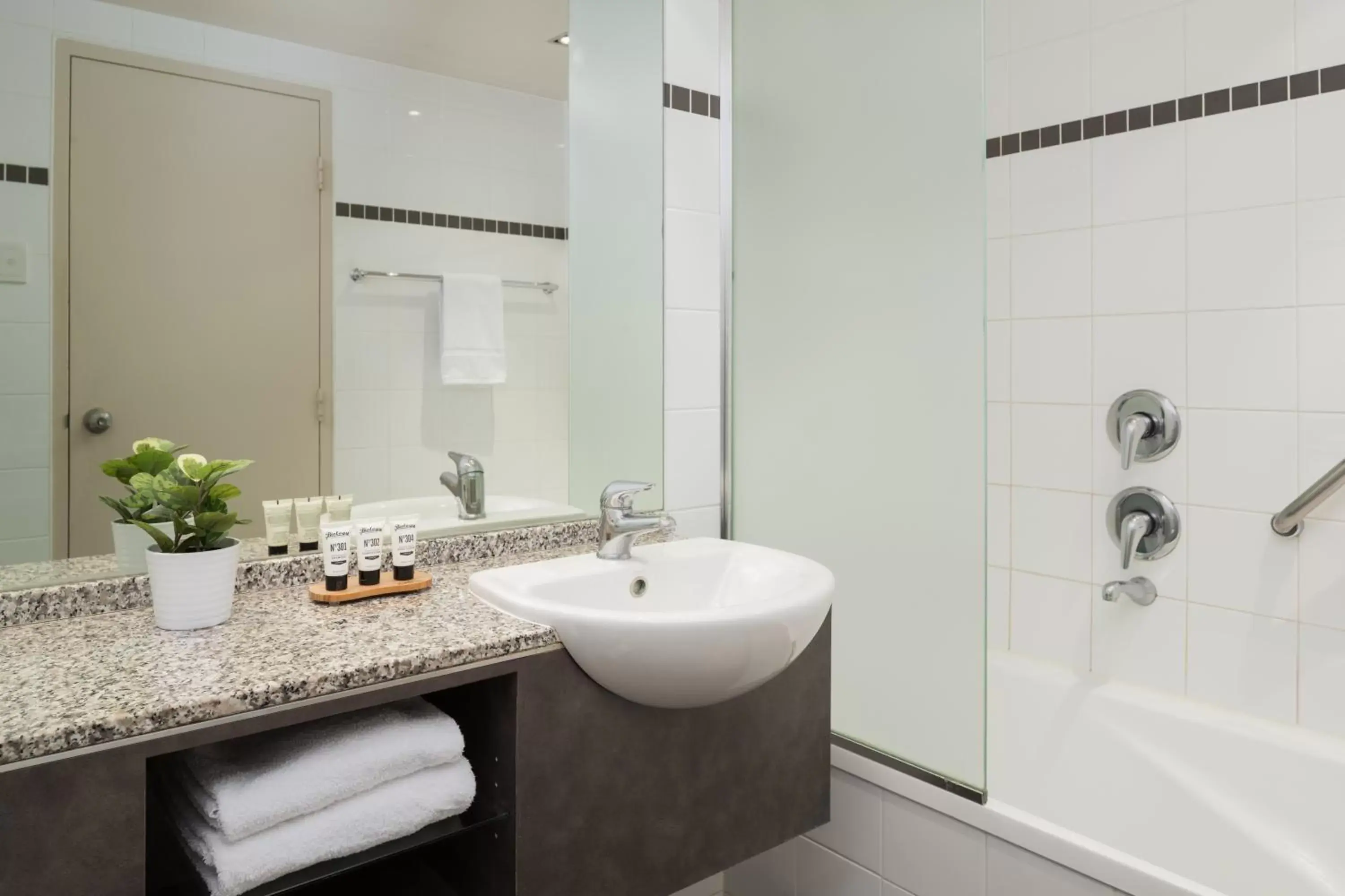 Bathroom in Esplanade Hotel Fremantle - by Rydges