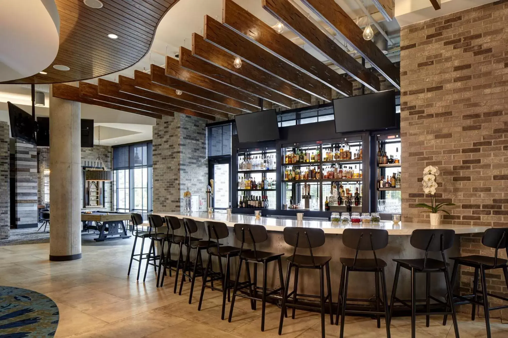 Lounge or bar in Archer Hotel Florham Park