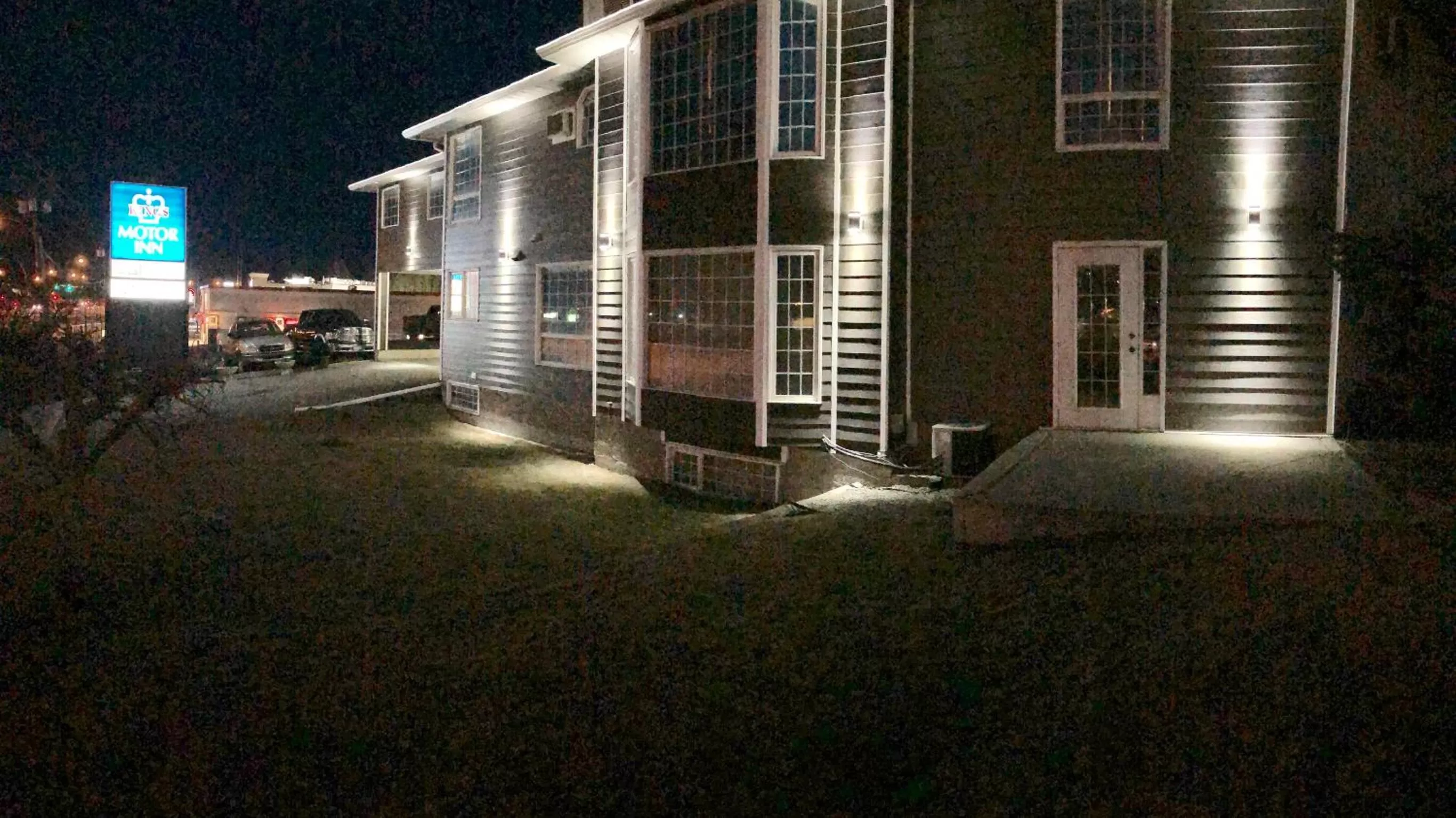 Property building in Kings Motor Inn