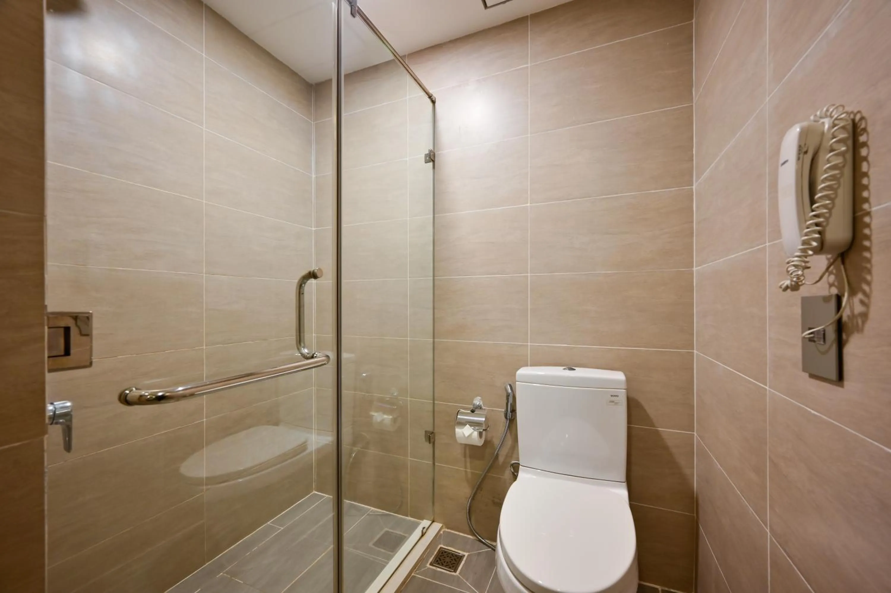 Shower in Muong Thanh Grand Saigon Centre Hotel
