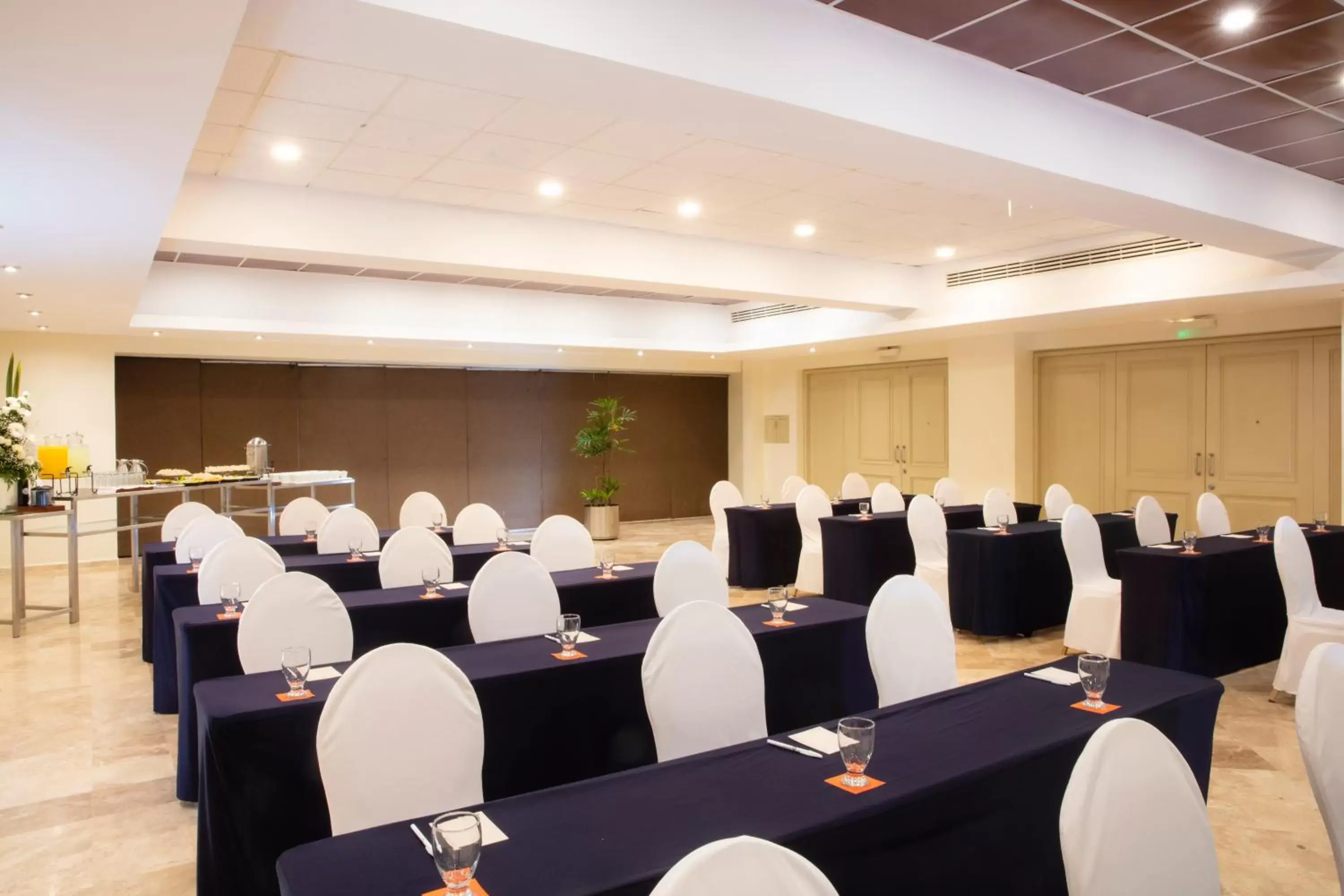 Business facilities in Krystal Cancun