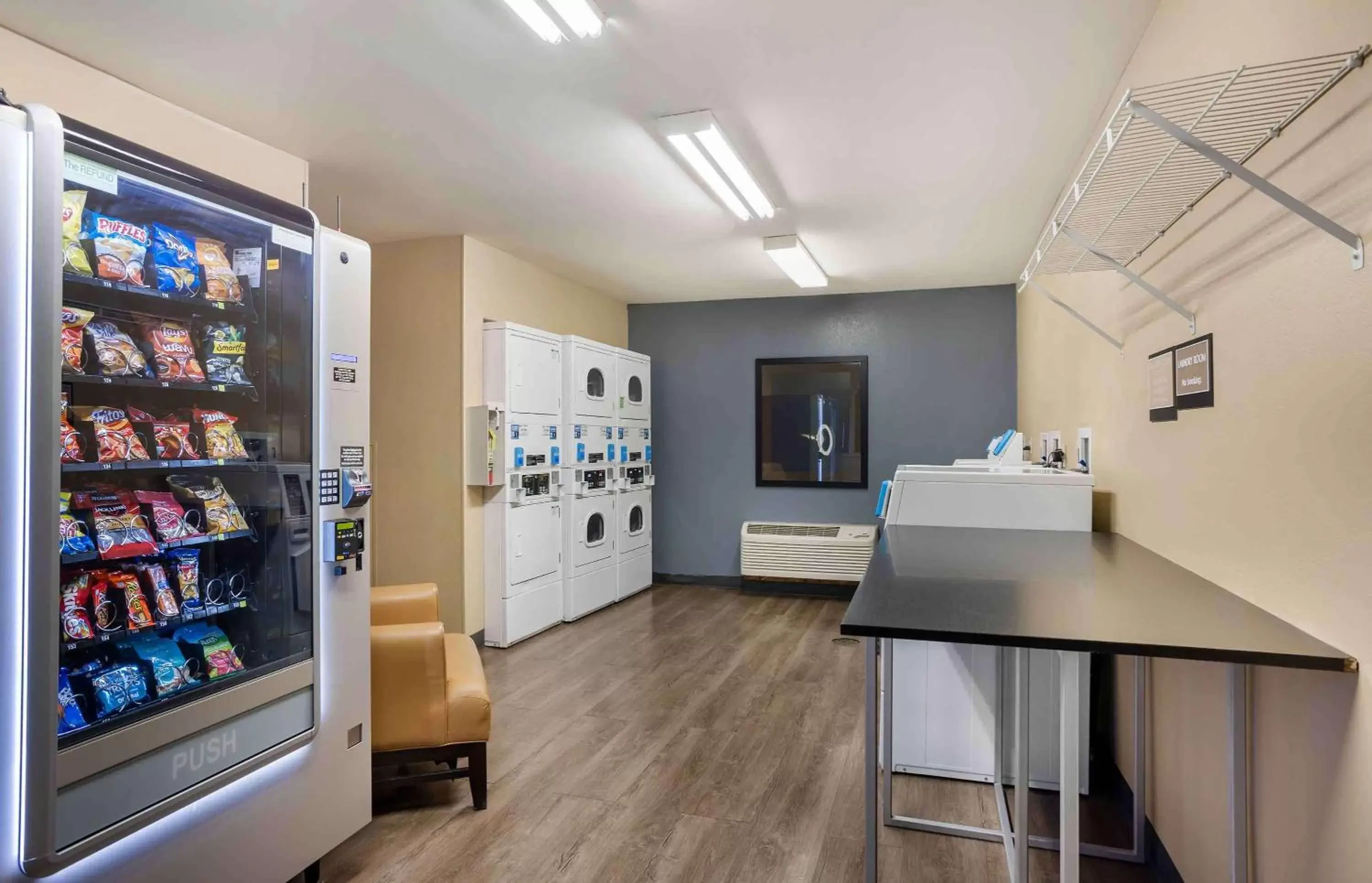 Property building, Kitchen/Kitchenette in Extended Stay America Suites - Philadelphia - Horsham - Welsh Rd