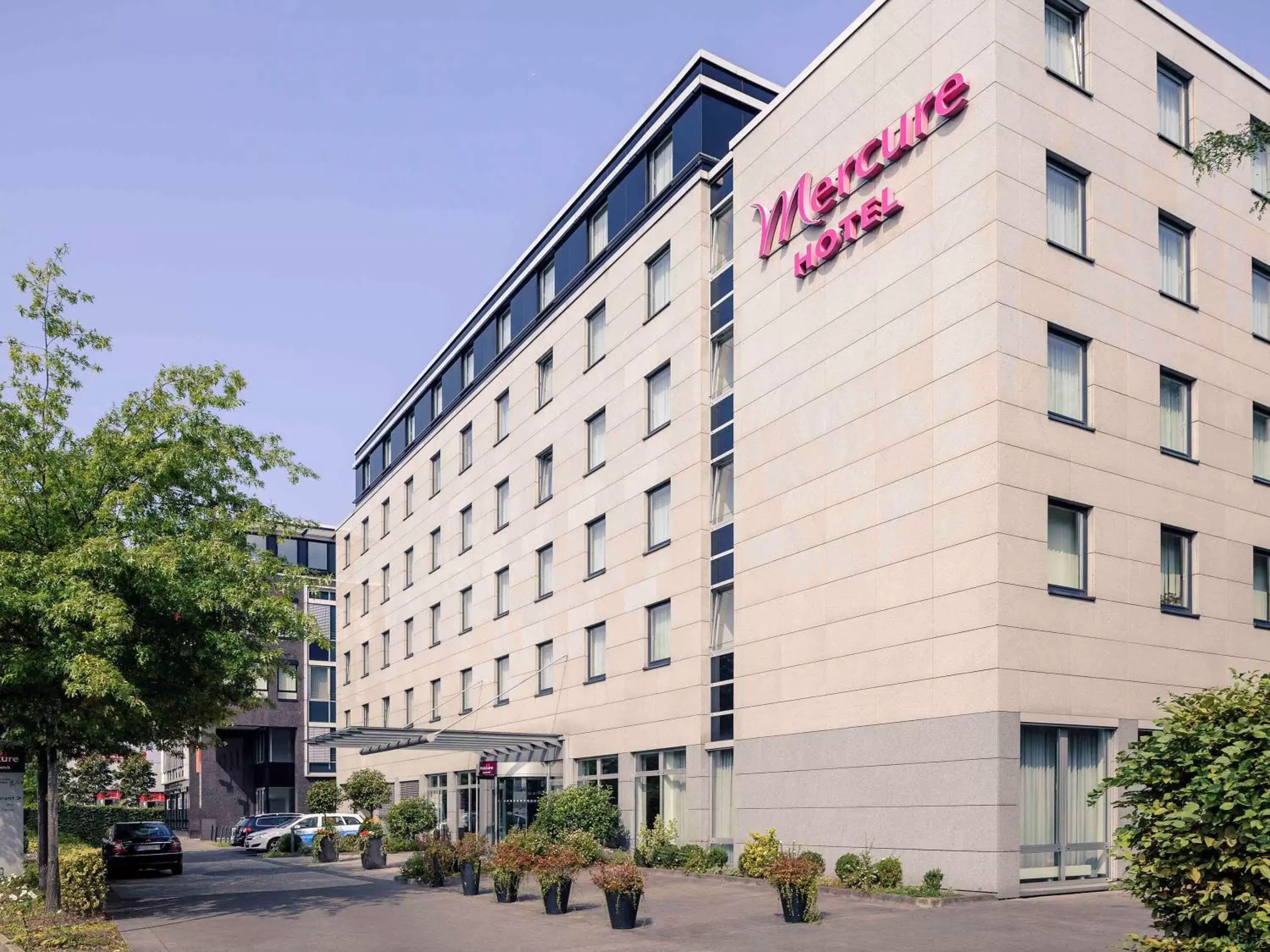 Property Building in Mercure Hotel Düsseldorf City Nord