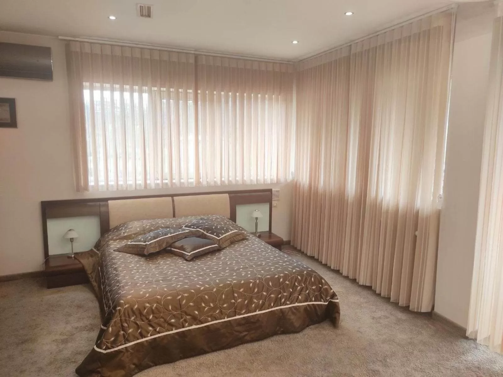 Bed in Troyan Plaza Hotel