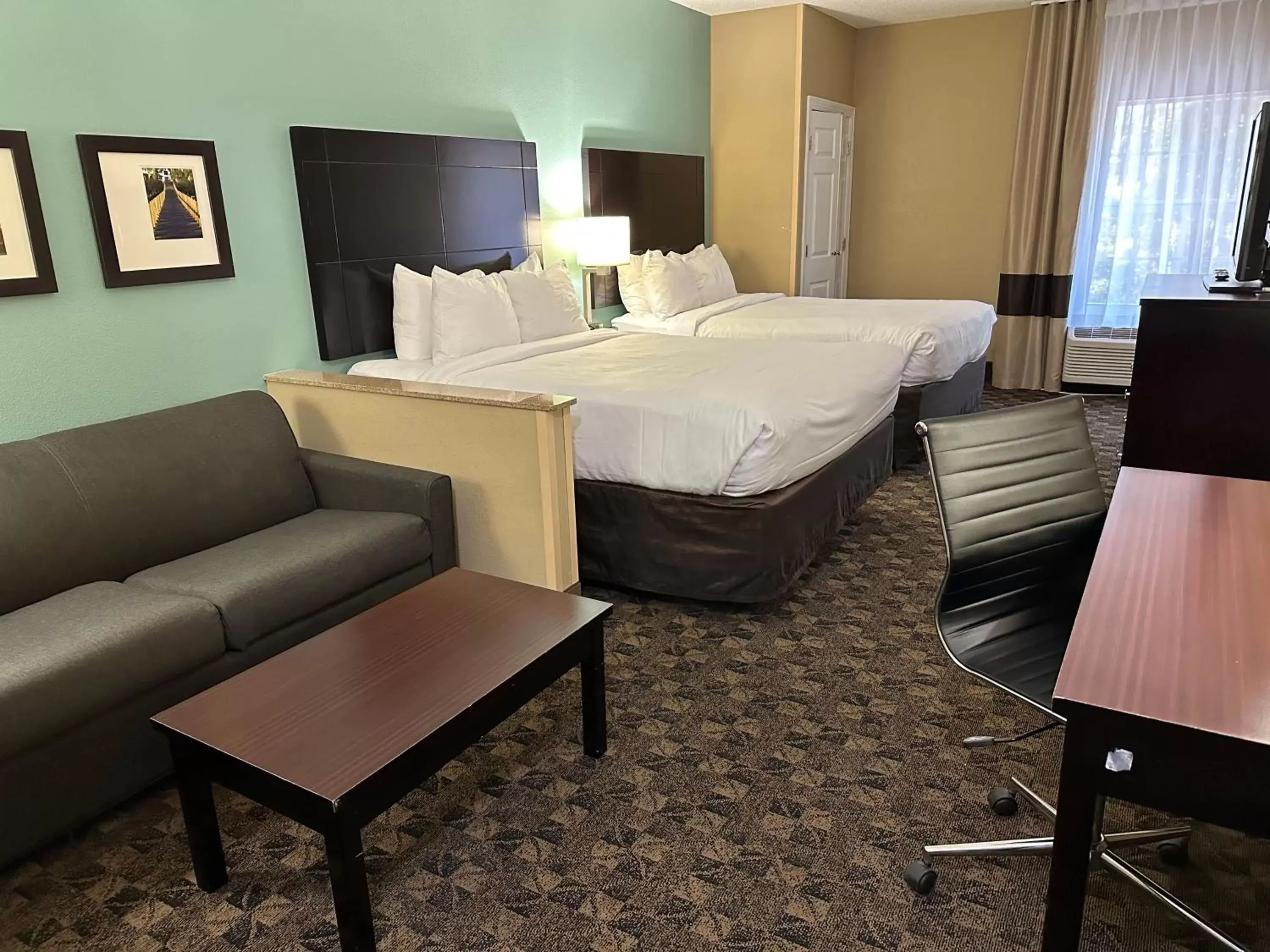 Bed in Comfort Suites Bluffton-Hilton Head Island