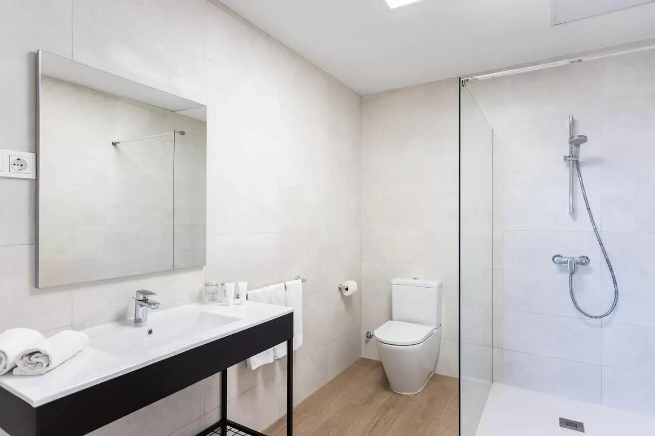 Bathroom in Hotel Apartamentos Pyr Fuengirola