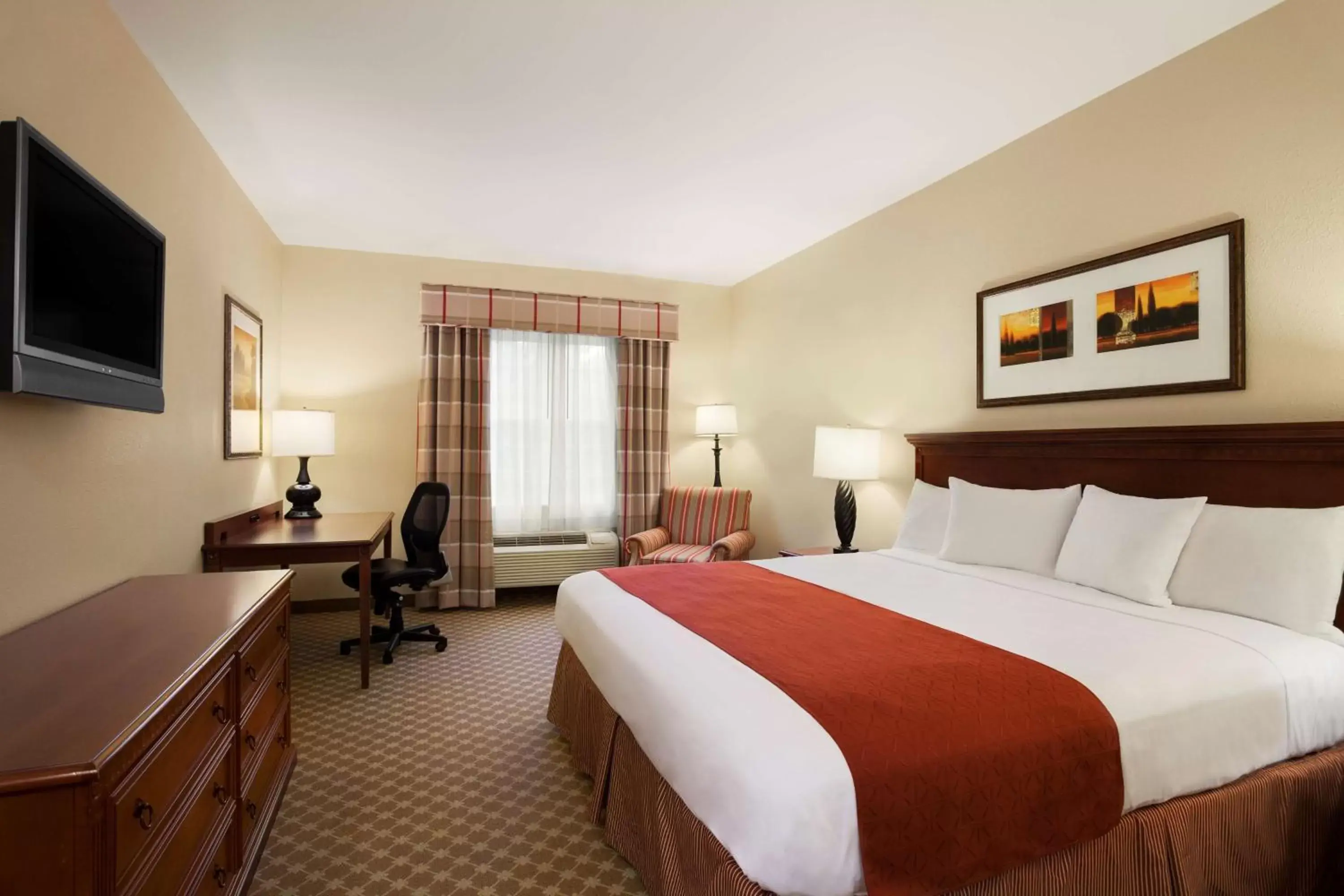 Photo of the whole room, Bed in Country Inn & Suites by Radisson, Manchester Airport, NH