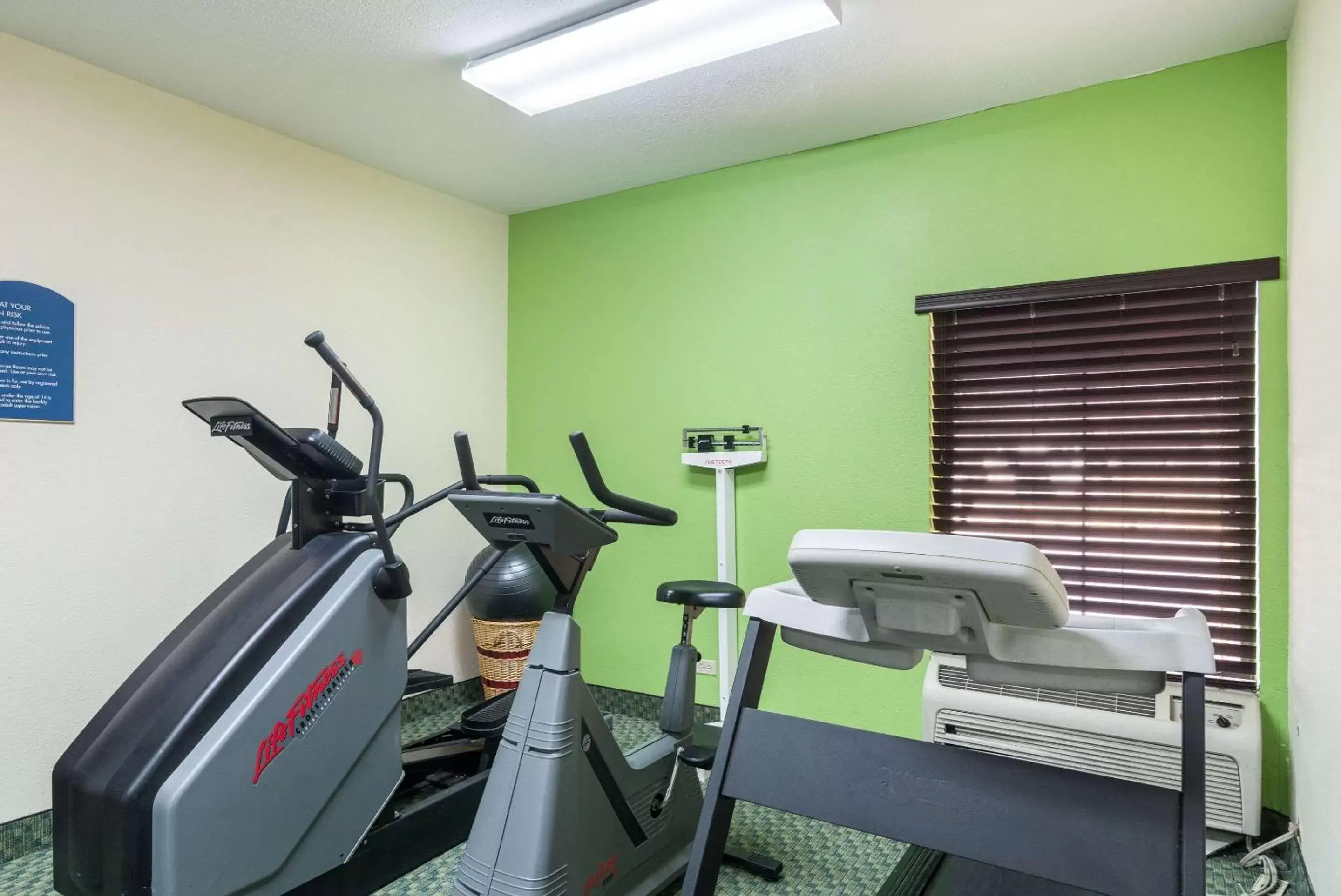 Fitness centre/facilities, Fitness Center/Facilities in Quality Inn and Suites Harvey